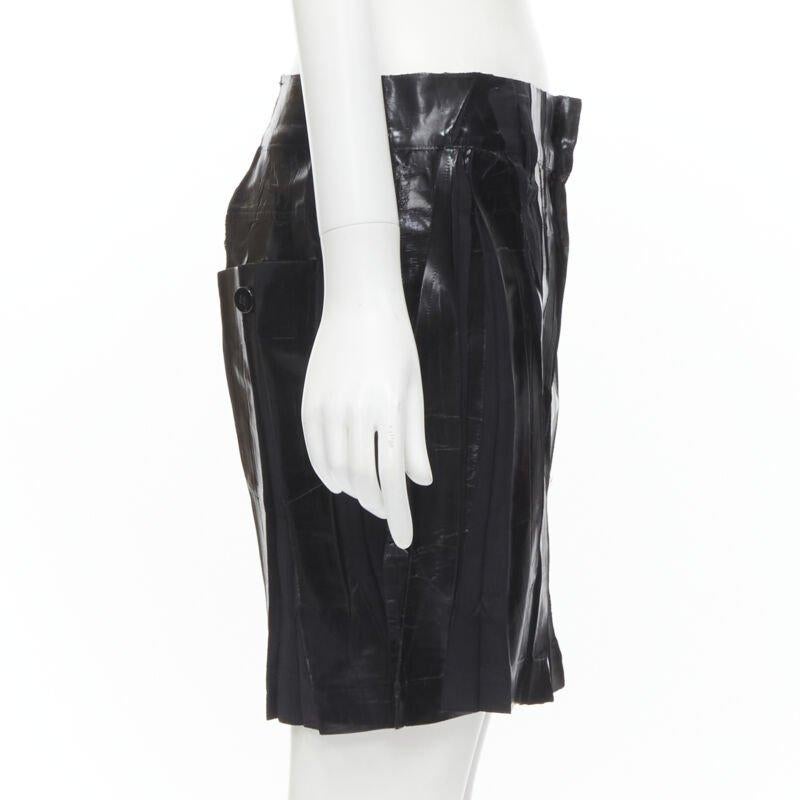 ISSEY MIYAKE Vintage black lacquered coating pleated mini skirt M Rare In Good Condition For Sale In Hong Kong, NT