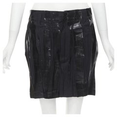 ISSEY MIYAKE Vintage schwarz lackiert Beschichtung plissierter Minirock M Selten