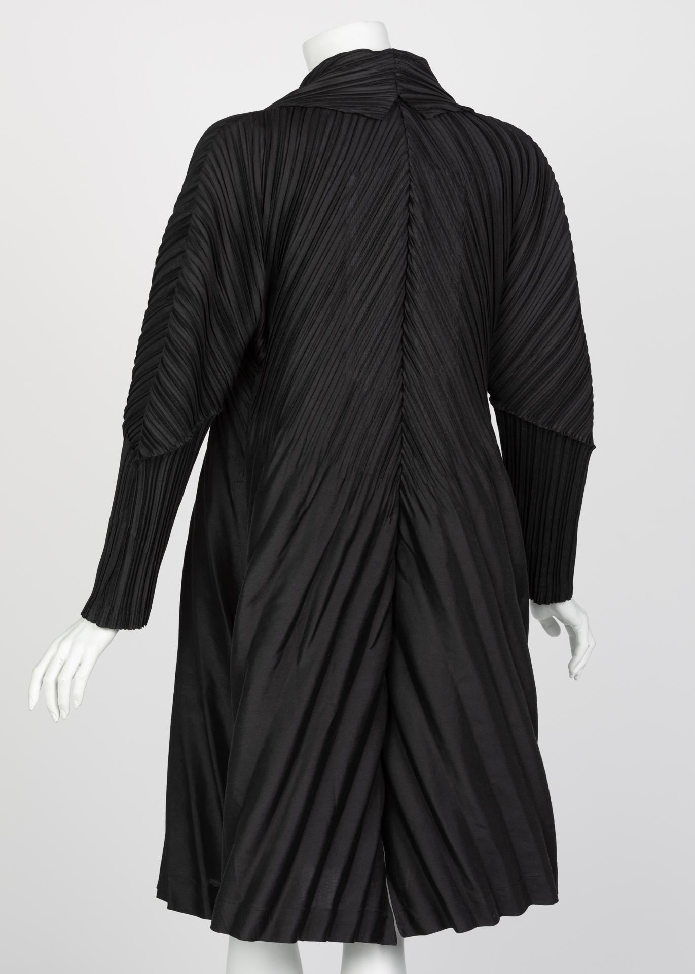 Issey Miyake Vintage Black Sculptural Pleated Cocoon Coat For Sale 1