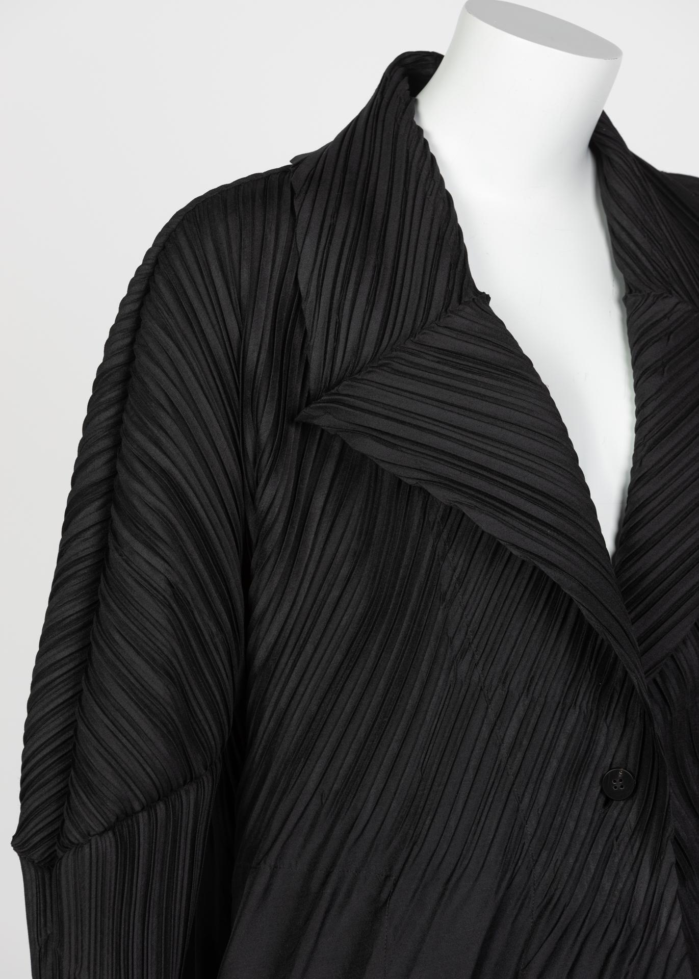 Issey Miyake Vintage Black Sculptural Pleated Cocoon Coat For Sale 2