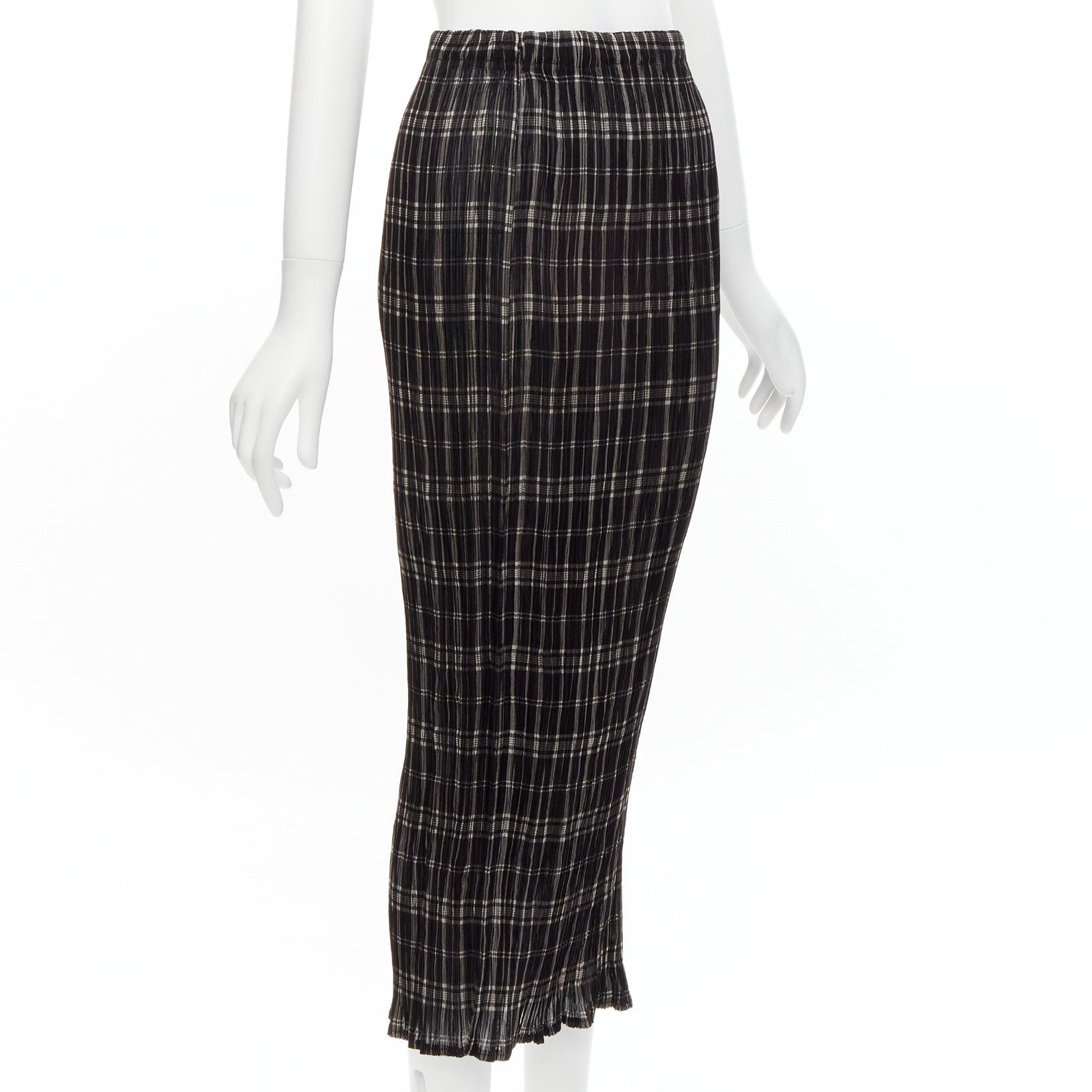 ISSEY MIYAKE Vintage black white plaid check elasticated crinkled midi skirt S In Excellent Condition In Hong Kong, NT