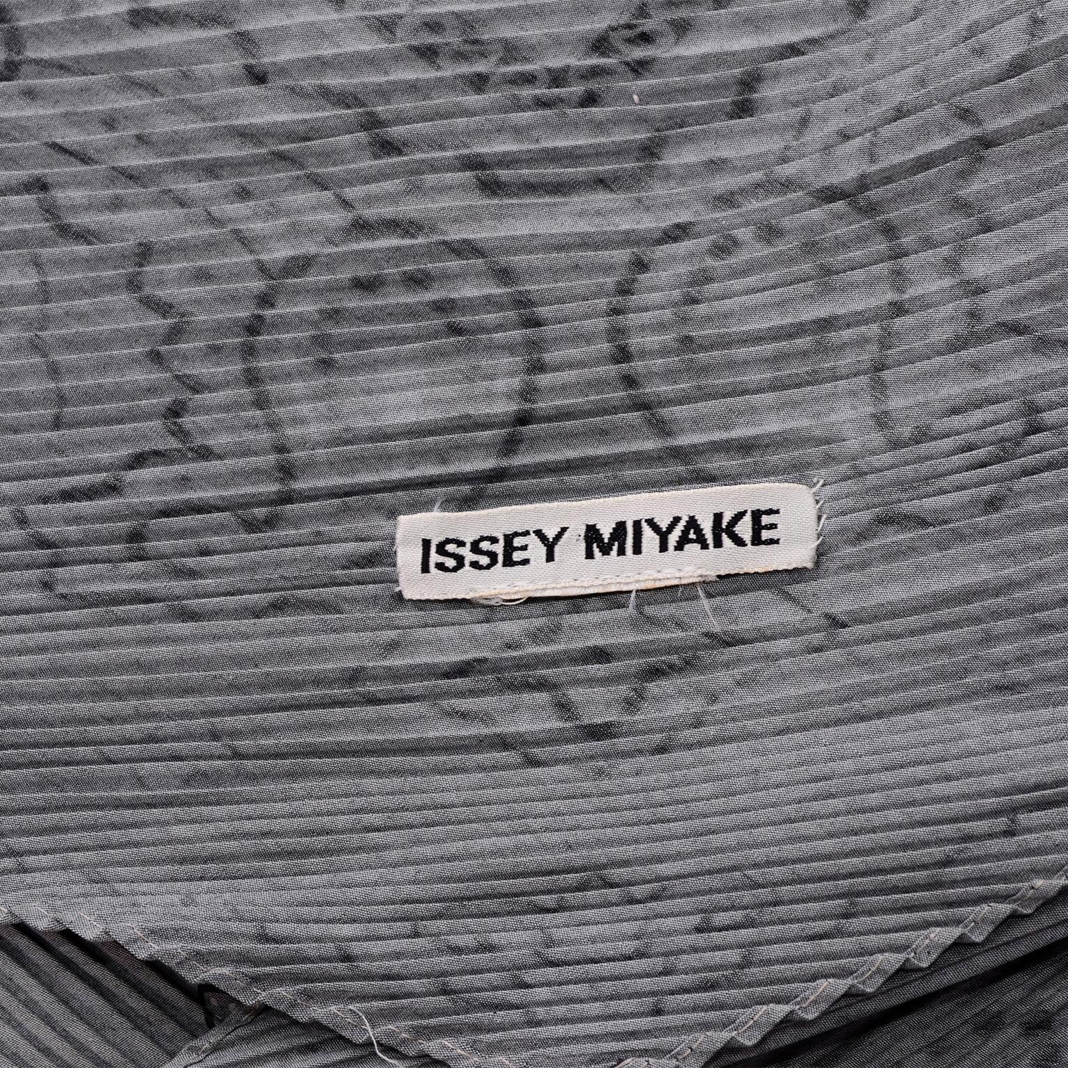 Issey Miyake Vintage Gray and Black Bandana Novelty Print Pleated Scarf 3