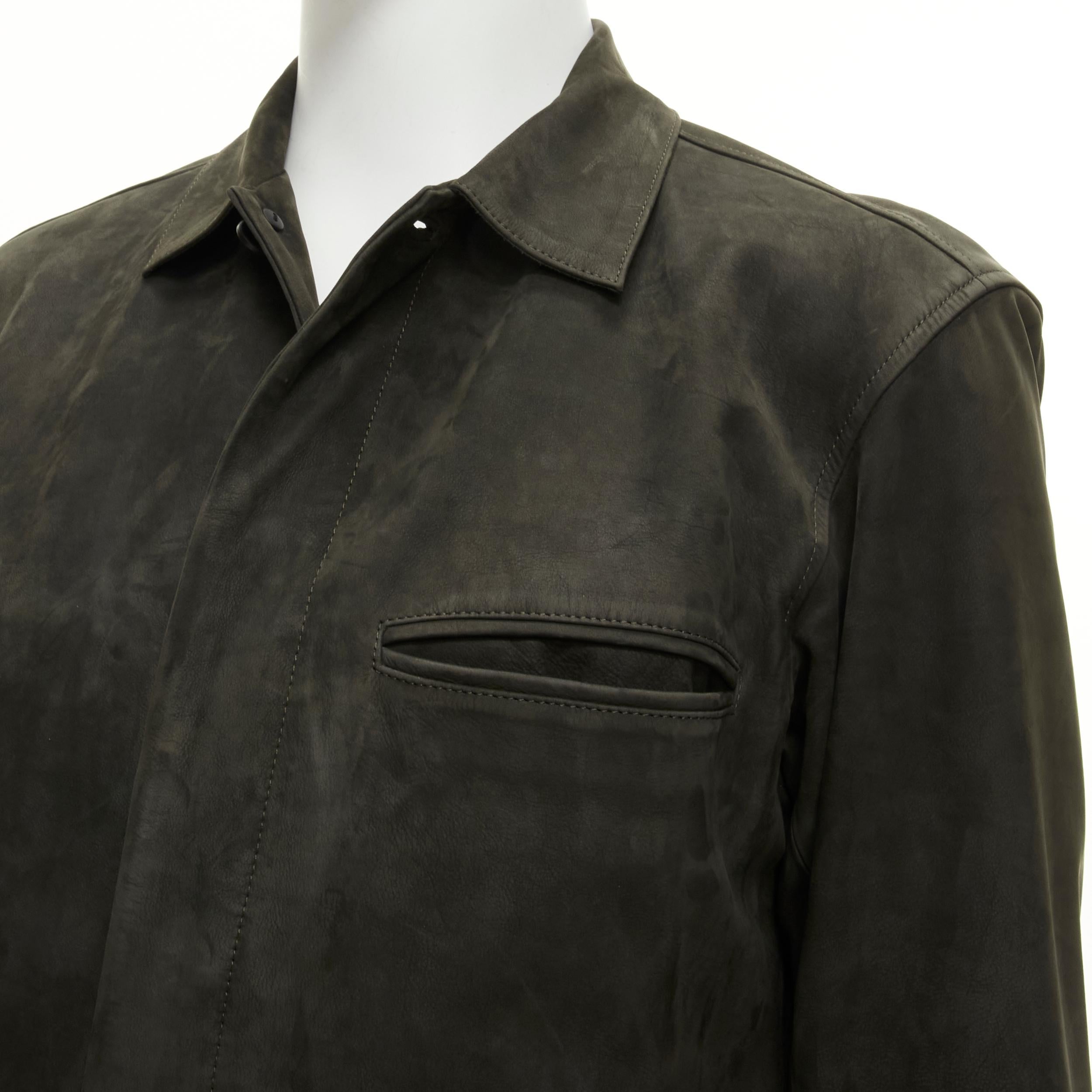 ISSEY MIYAKE WHITE LABEL giacca over in pelle scamosciata di vacchetta grigia JP1 S
Riferimento: TGAS/D00067
Marchio: Issey Miyake
Model: Whiting
Materiale: Pelle scamosciata
Colore: Grigio
Modello: Tinta unita
Chiusura: bottone
Fodera: Tessuto