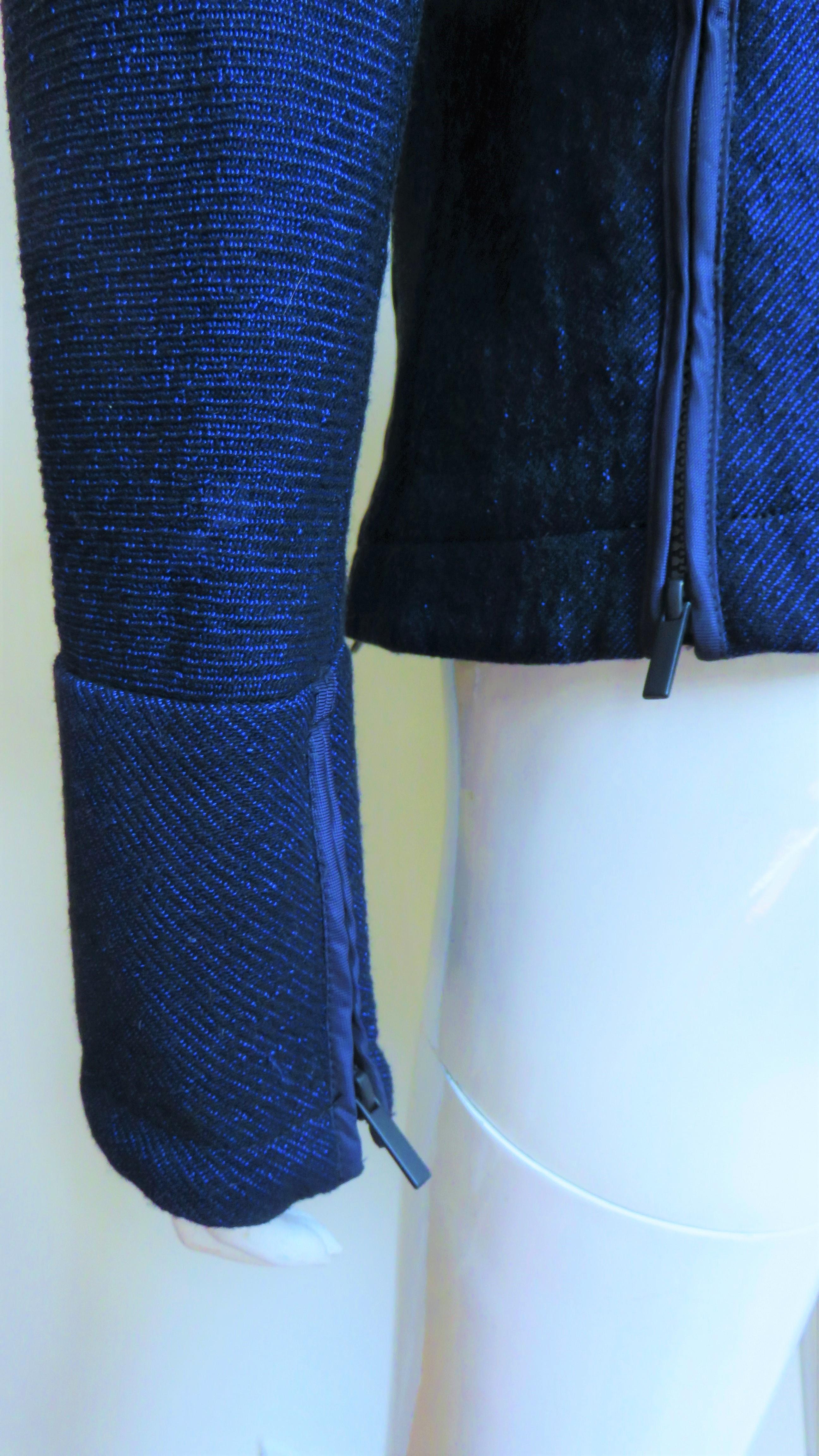 Issey Miyake Blaue Wolljacke mit Reißverschluss und Fallschirmverkleidungen im Angebot 7