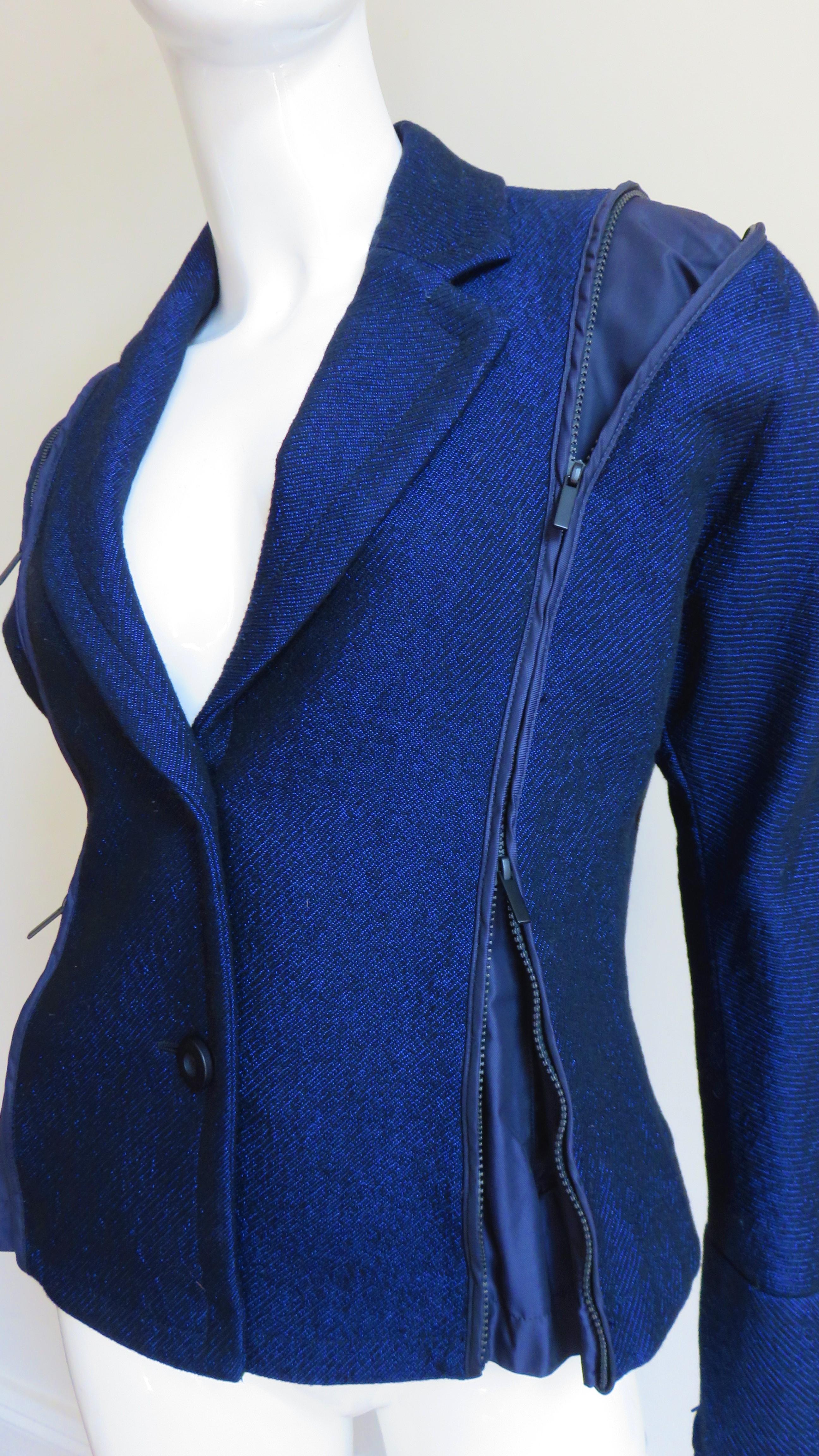 Issey Miyake Blaue Wolljacke mit Reißverschluss und Fallschirmverkleidungen im Angebot 1