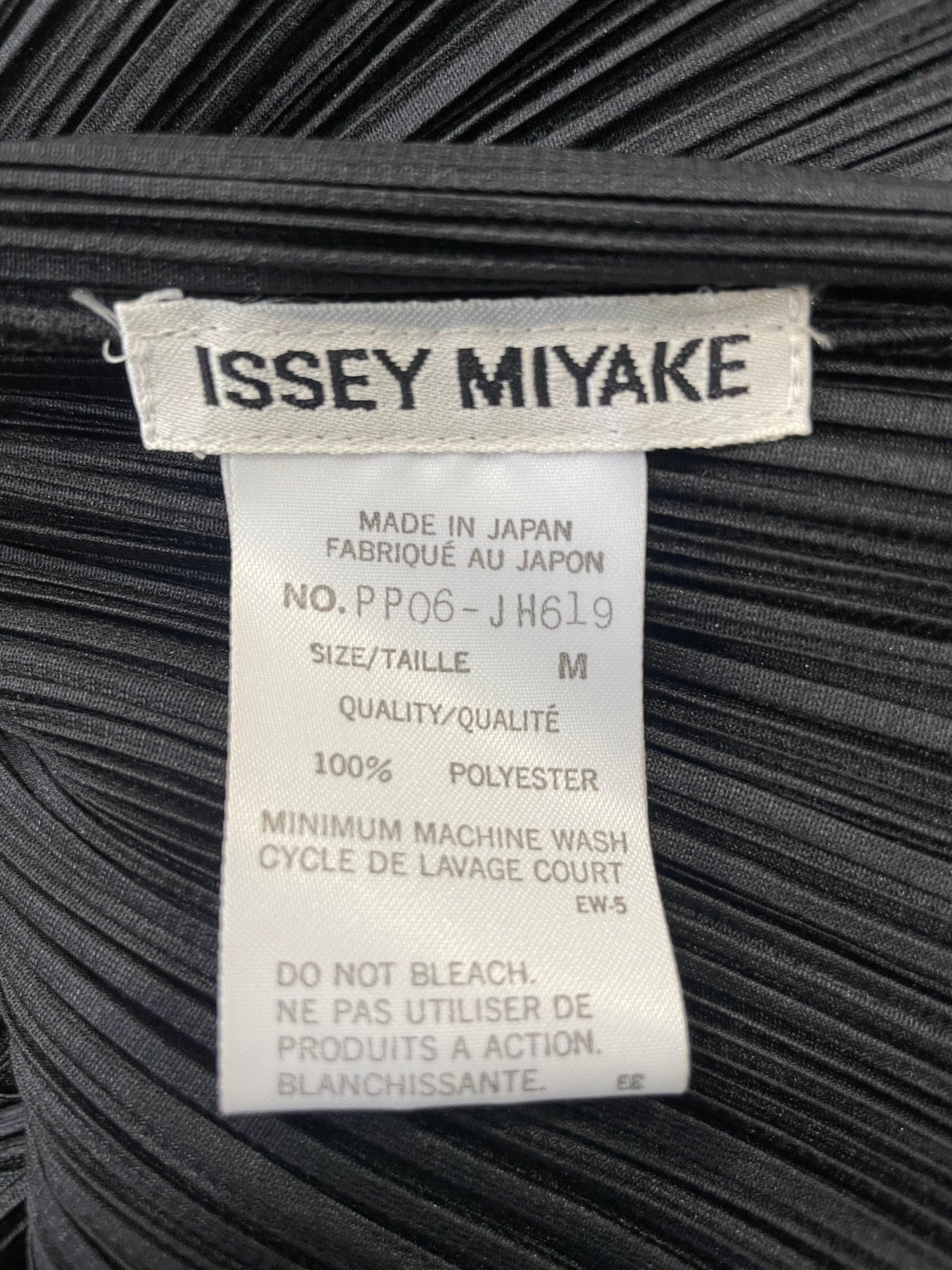 Issey Miyake - Canotta nera minimalista e semitrasparente In condizioni Nuovo in vendita a Los Angeles, CA