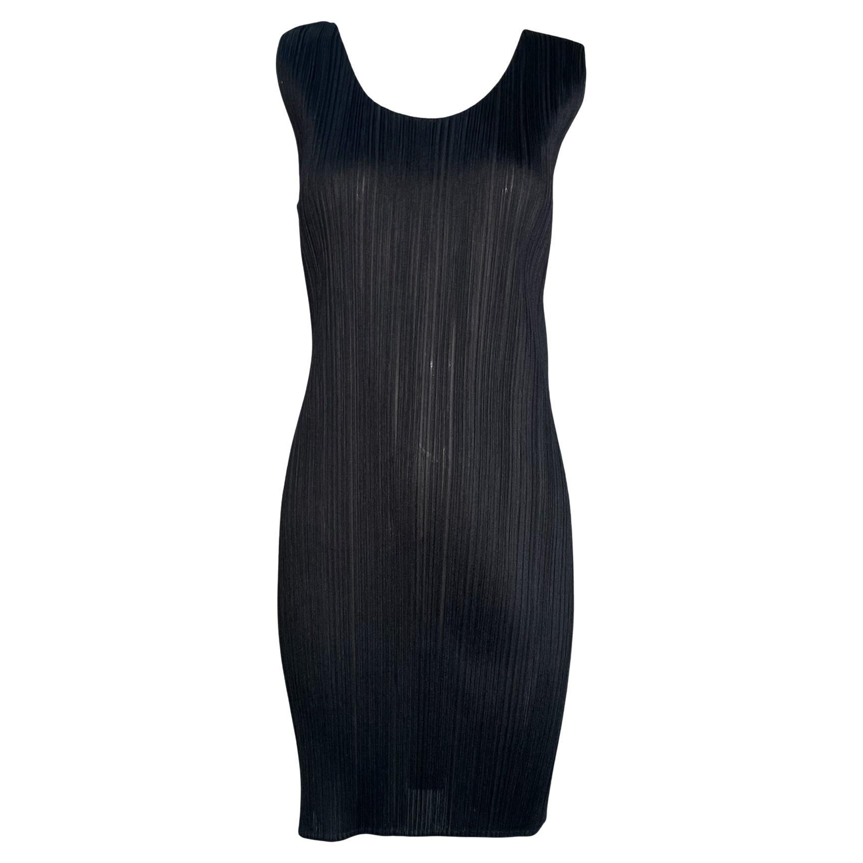 Issey Miyake - Canotta nera minimalista e semitrasparente in vendita