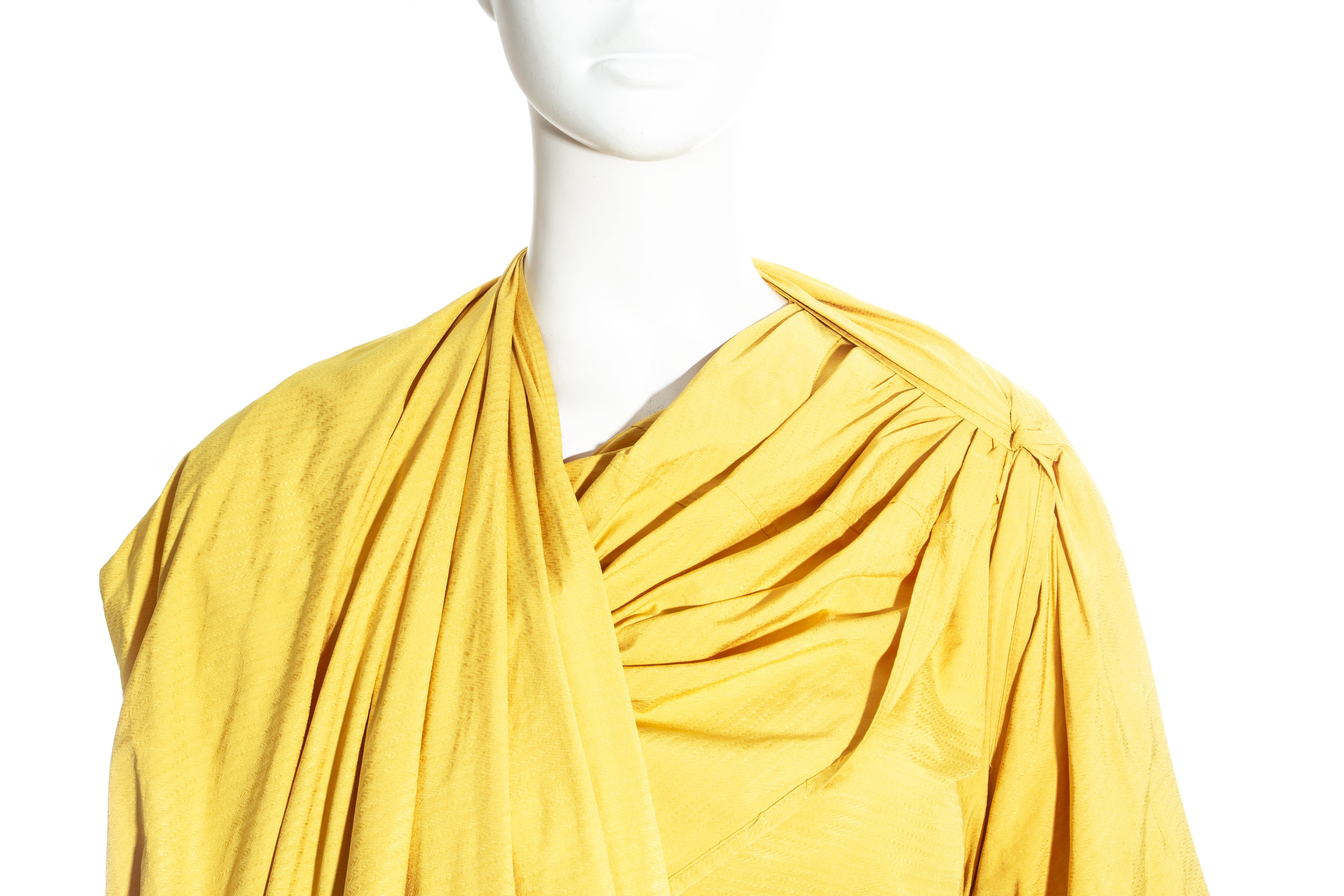  Issey Miyake ensemble jaune drapé, plissé et noué en forme de parachute, automne-hiver 1986 Pour femmes 