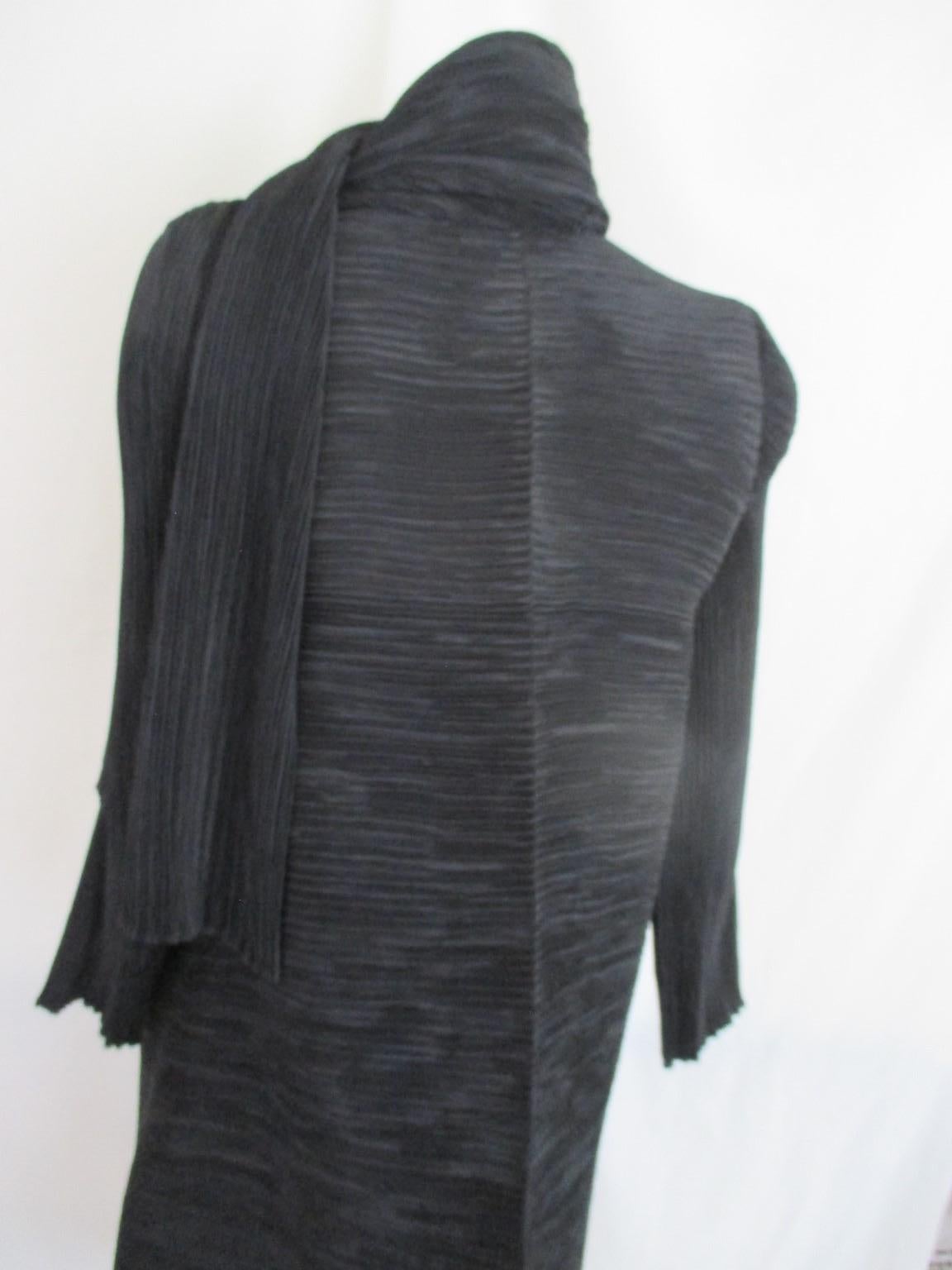 Issey Miyaki Black Pleated Coat Medium In Good Condition For Sale In Amsterdam, NL
