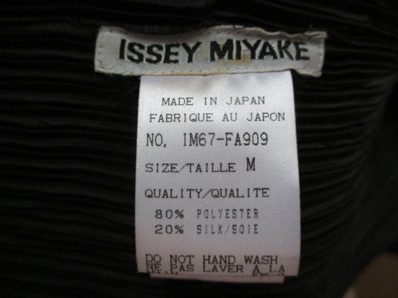 Issey Miyaki Black Pleated Coat Medium For Sale 1