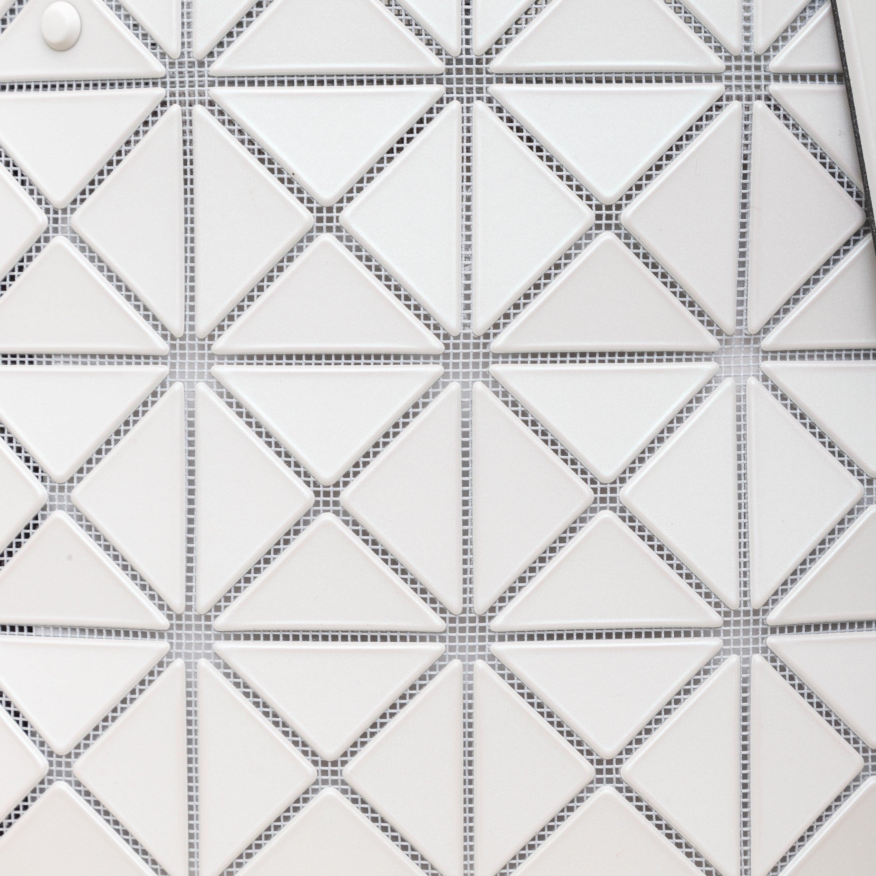 Mini sac fourre-tout Prism Plus Issey Miyaki, années 20 en vente 1