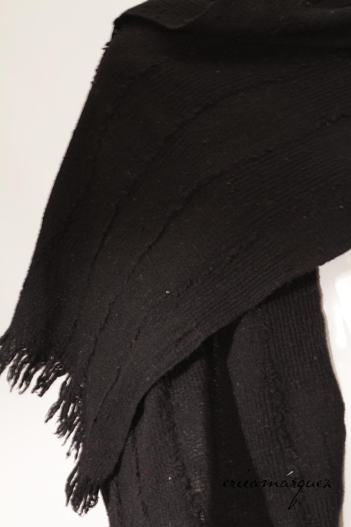 ISSEY SPORT, écharpe oversize en laine noire tissée Saori Bon état - En vente à Kingston, NY