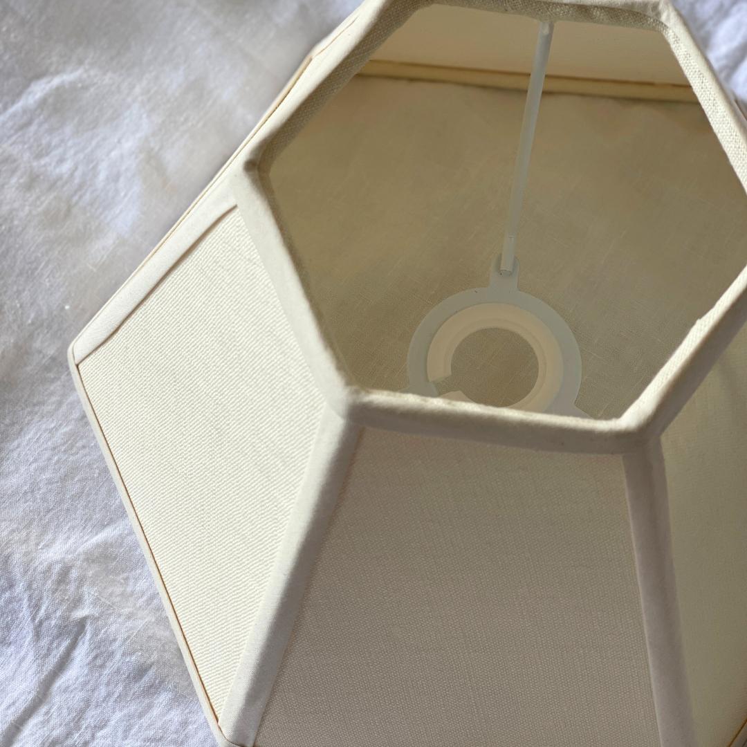 Autre Issy Granger Abat-jour hexagonal en lin, bordé de crème - 10