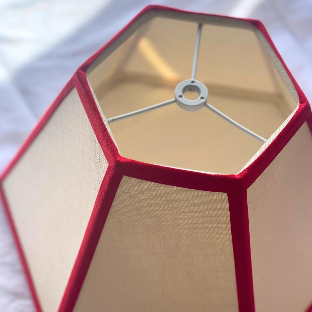 Autre Abat-jour en lin hexagonal Issy Granger, bordure rouge - 10