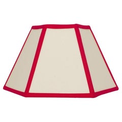 Issy Granger Sechseckiger Lampenschirm aus Leinen, rote Verzierung - 10" - US Fitting