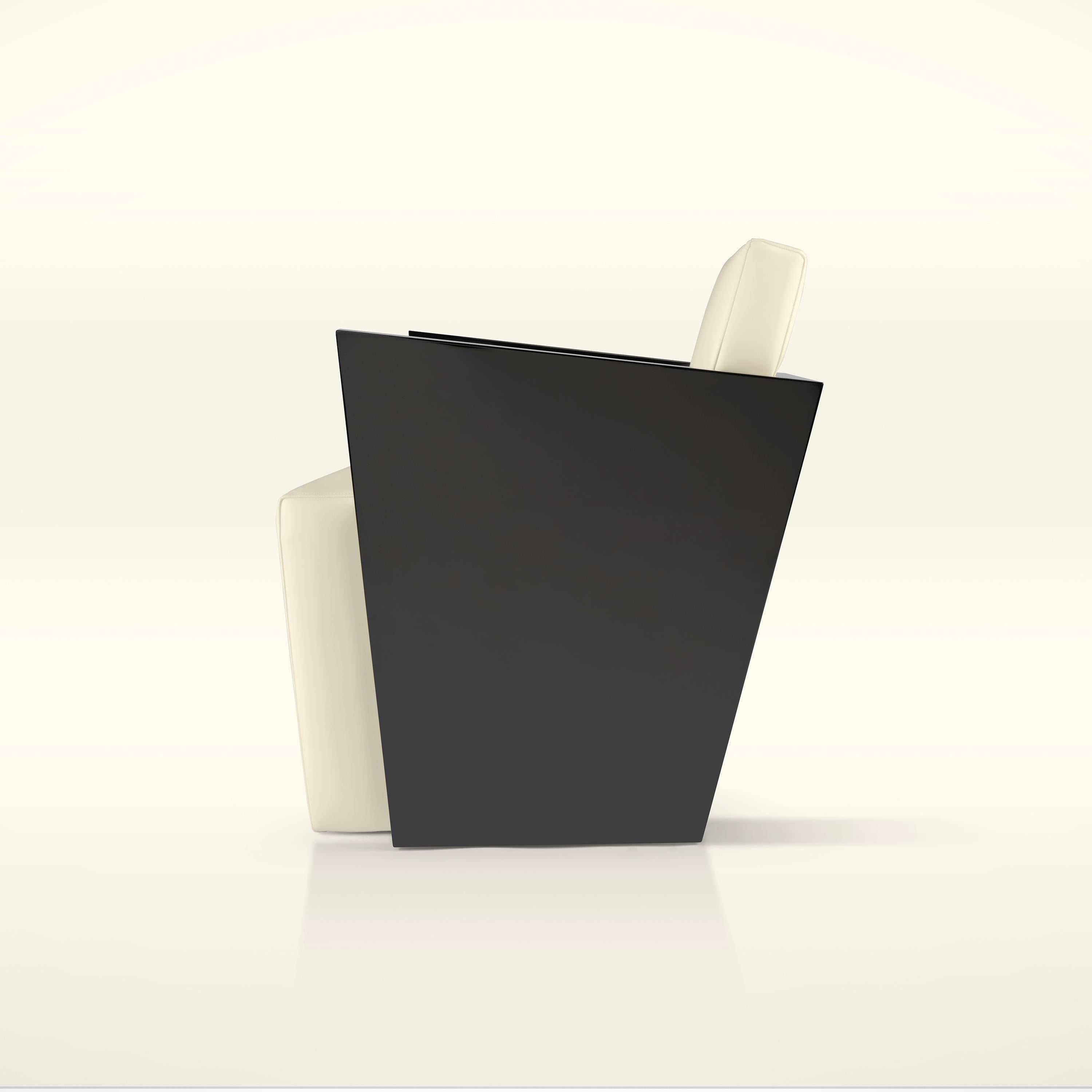 Istanbul Armchair, Finest Leather Upholstery with Piano Black Lacquer Frame In New Condition For Sale In İstiklal, TR