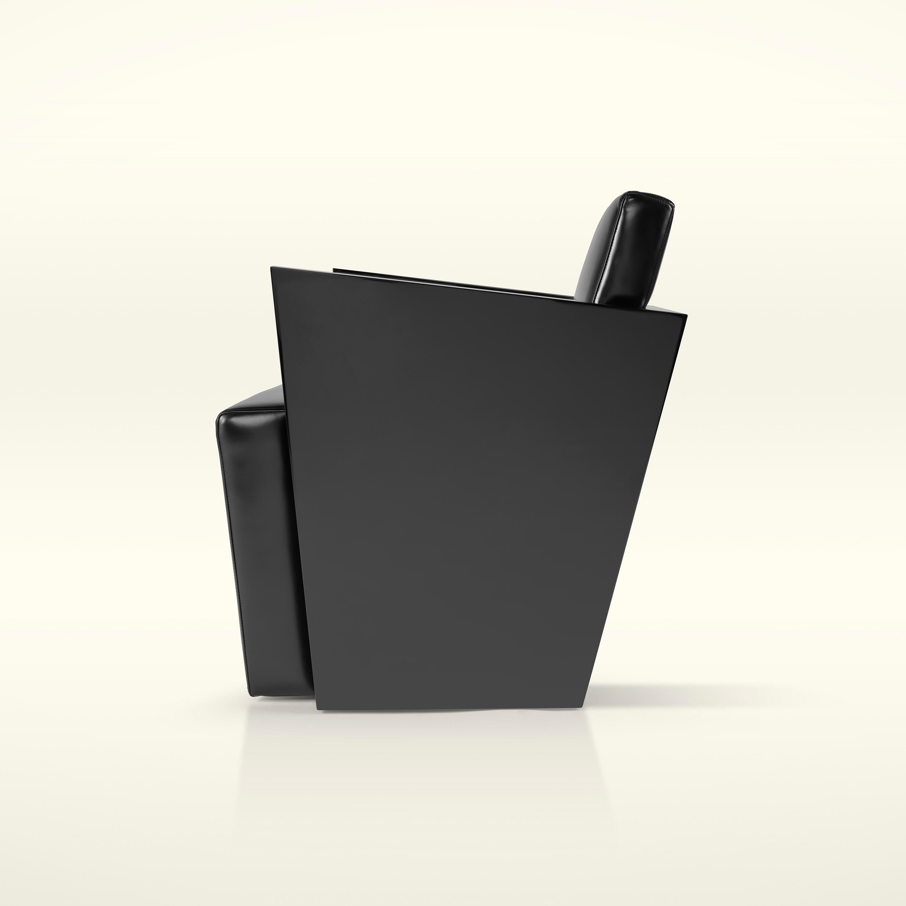 Contemporary Istanbul Armchair, Finest Leather Upholstery with Piano Black Lacquer Frame For Sale
