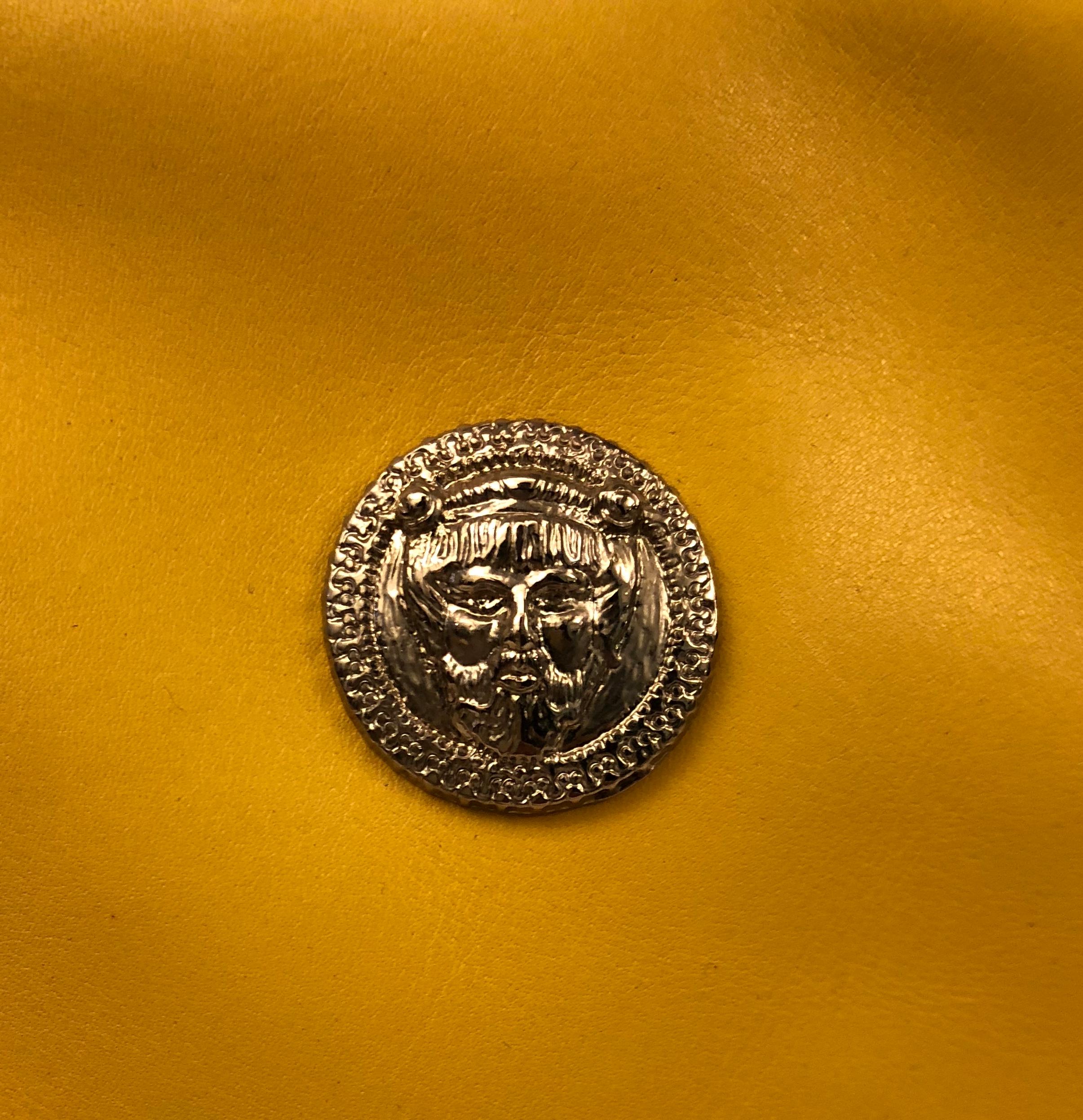 Istante by Gianni Versace - Sac à main en cuir d'agneau jaune en vente 3