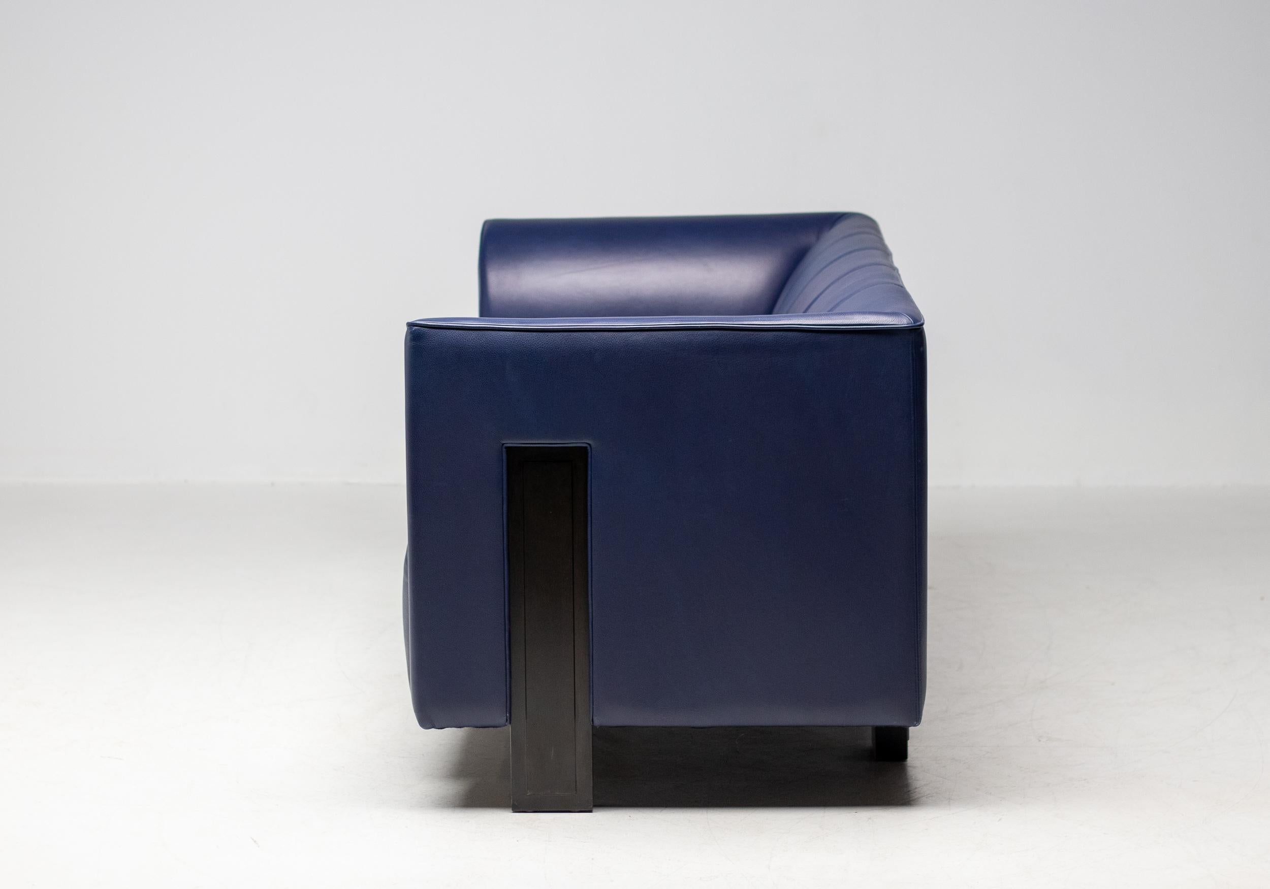 ISU Sofa in Blue Leather by Shigeru Uchida, 1995 In Good Condition For Sale In Dronten, NL