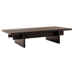 Mesa baja Ita OS3 en roble teñido oscuro by OEO Studio for &Tradition