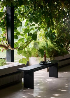 Banco Ita OS5 en roble teñido oscuro by OEO Studio for &Tradition