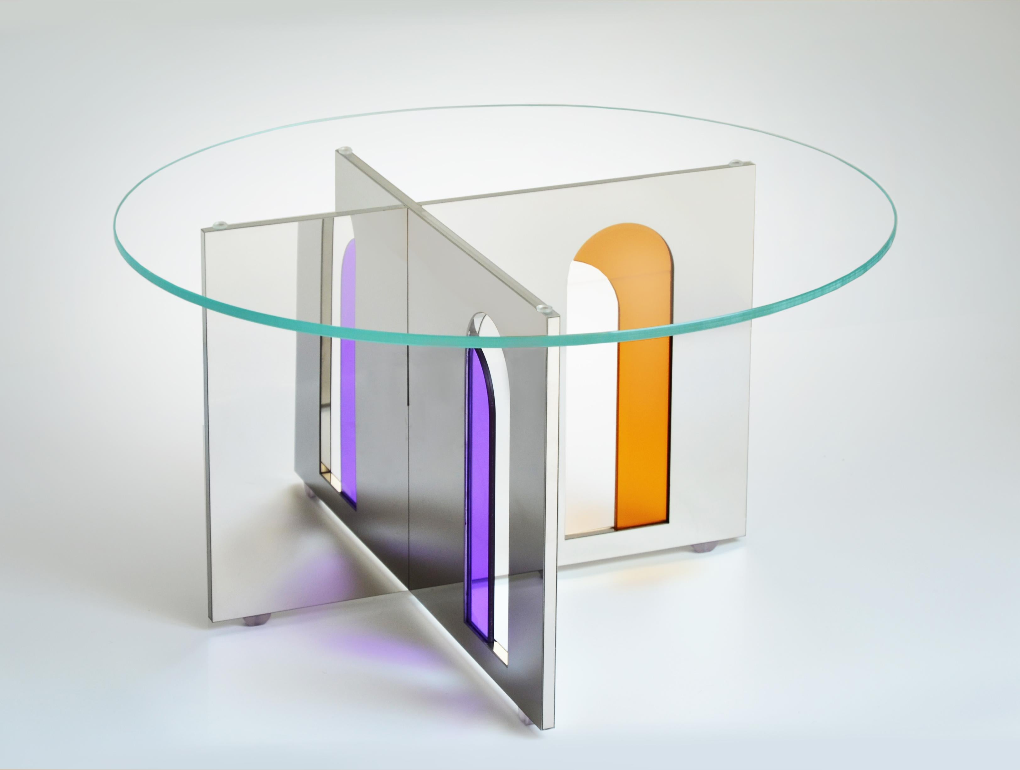 Table basse Itaca 65 par Atlas Project
Dimensions : Ø 65 x H 35 cm : Ø 65 x H 35 cm. 
MATERIAL : Acier inoxydable miroir et verre.

Disponible en différentes tailles. Veuillez nous contacter.

Tables basses Itaca
Une porte qui mène à une infinité