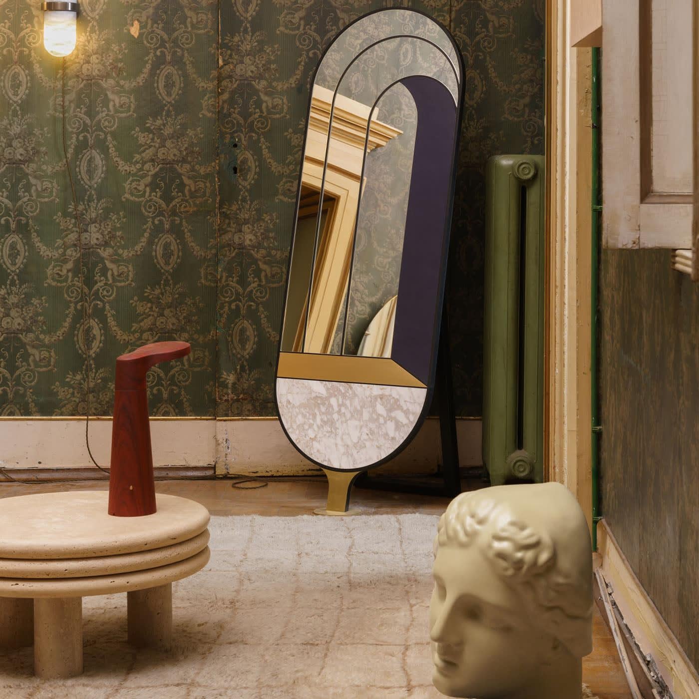 A door that leads to infinite others. The geometries that make up the mirrors of the 