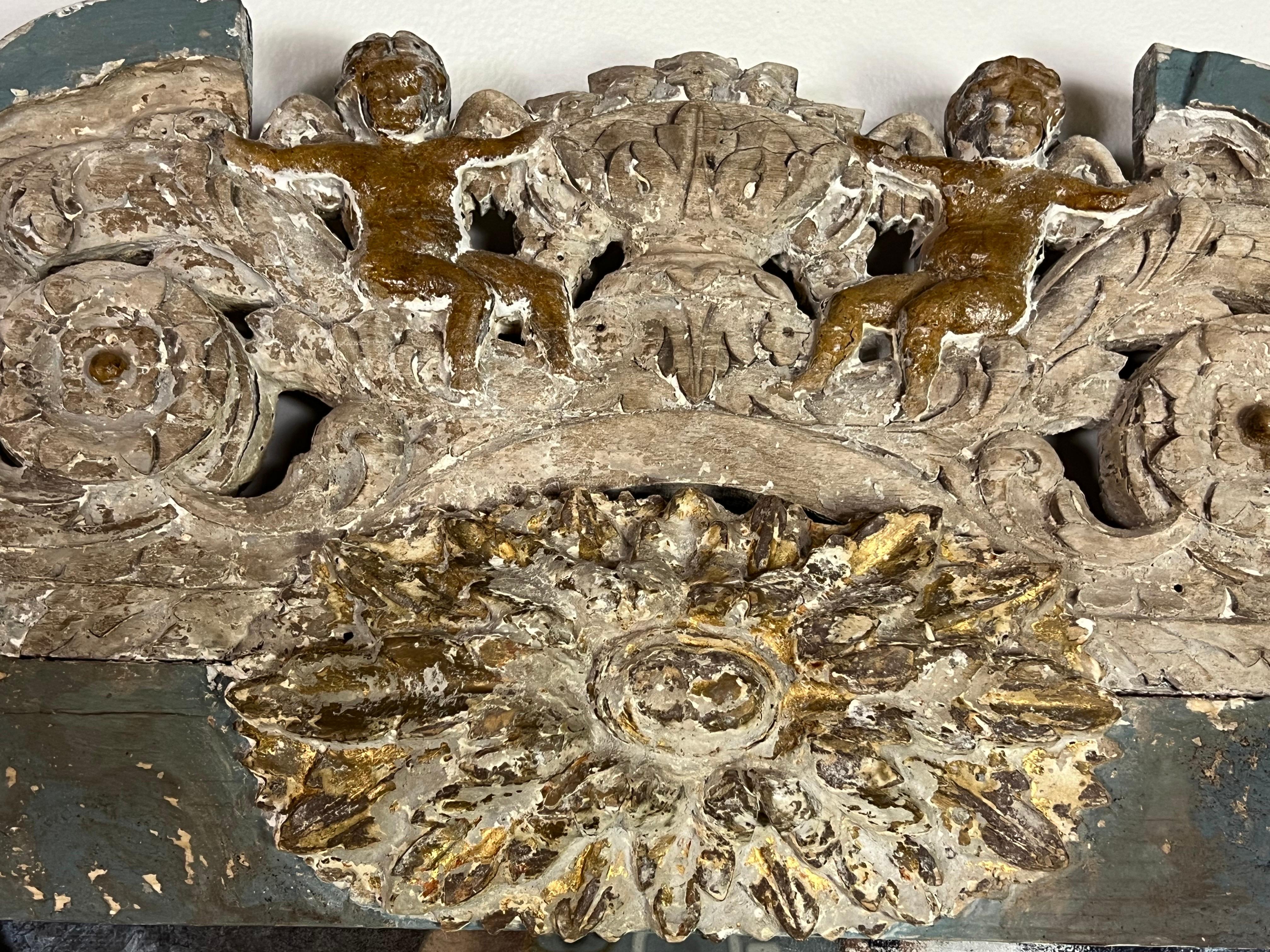 Italienischer bemalter geschnitzter Trumeau-Spiegel um 1900 (Frühes 20. Jahrhundert) im Angebot
