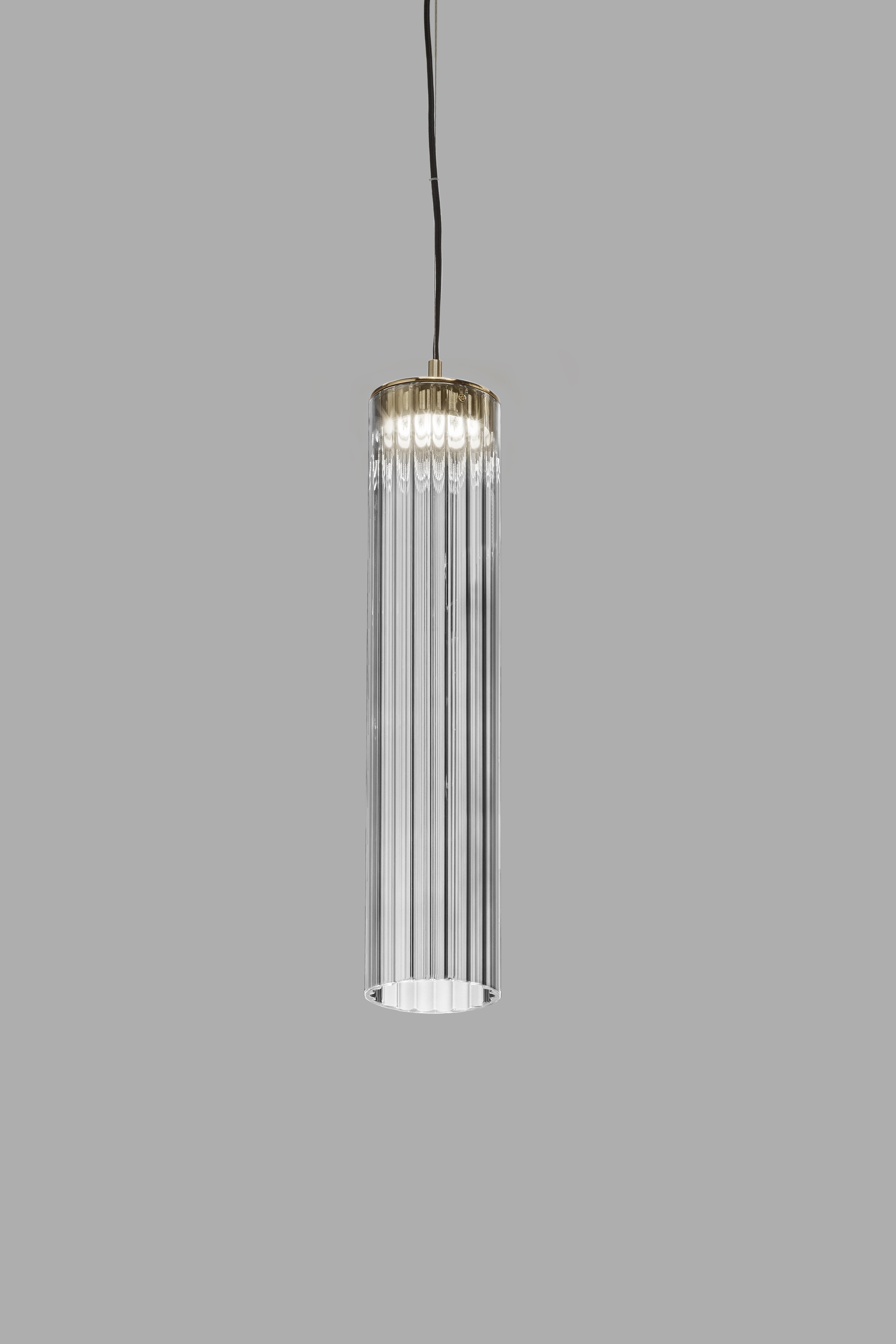 Lampada a sospensione Itala S1 Medium Transparent di Euroluce Lampadari
Dimensioni: Ø 12 x H. 60 cm.
Materiali: Metallo e vetro.

Disponibile in diversi colori e tre diverse dimensioni. I prezzi possono variare. Tutte le nostre lampade possono