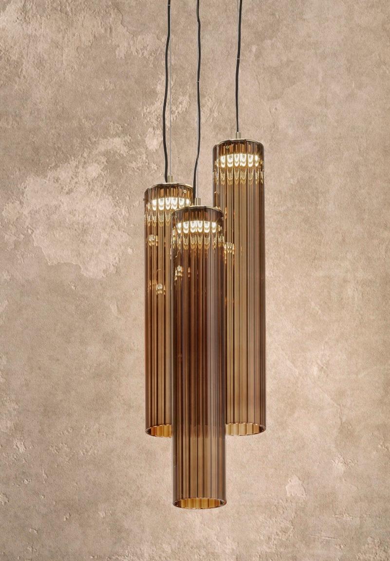 Lampada a sospensione Itala S3 Tobacco di Euroluce Lampadari
Dimensioni: Ø 30 x H. 100 cm.
Materiali: Metallo e vetro.

Disponibile in diversi colori. I prezzi possono variare. Tutte le nostre lampade possono essere cablate a seconda del Paese. Se