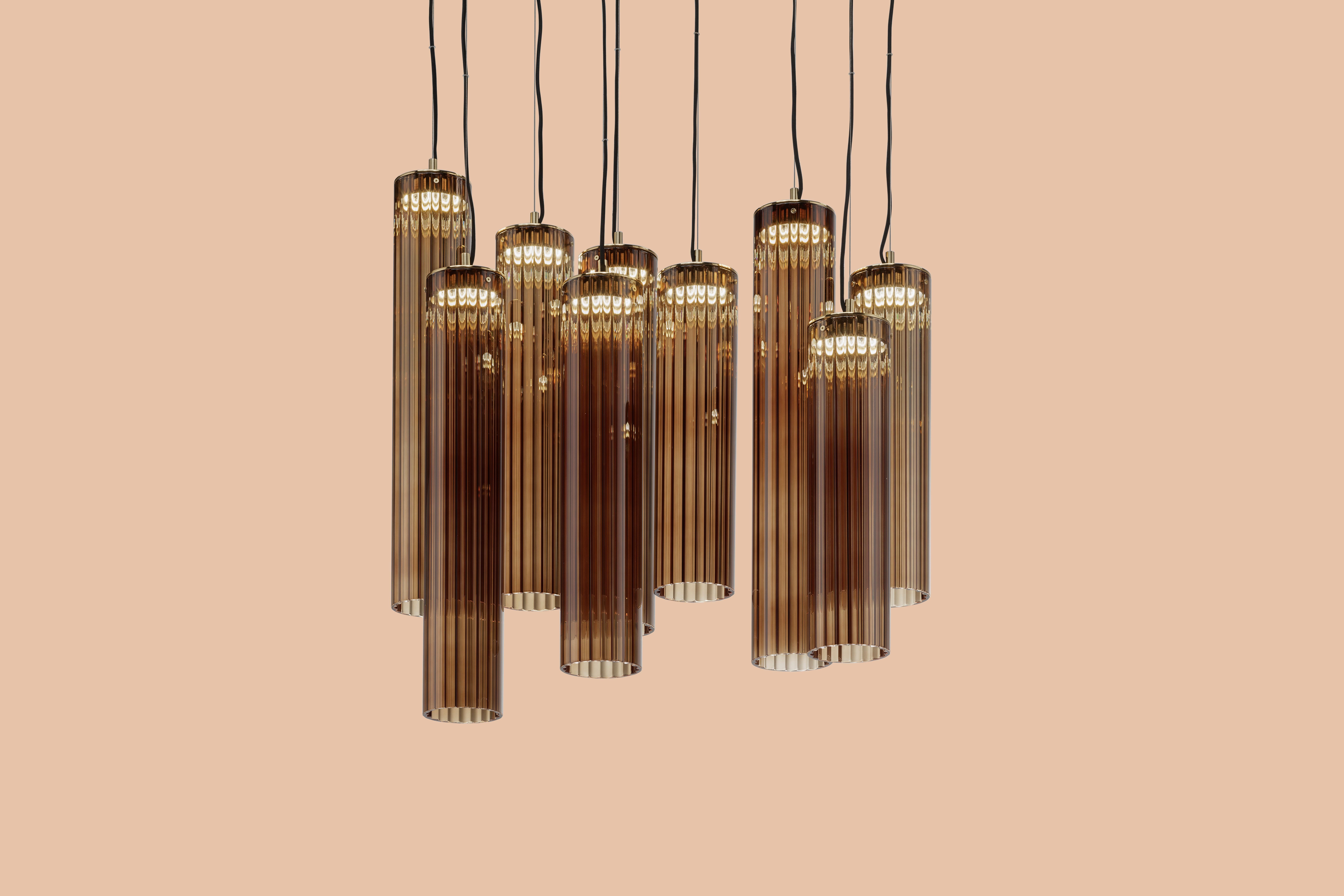 Lámpara Colgante Itala S9 Tabaco by Euroluce Lampadari
Dimensiones: P 30 x An 78 x Al 98 cm.
Materiales: Metal y cristal.

Disponible en diferentes colores. Los precios pueden variar. Todas nuestras lámparas pueden cablearse según cada país. Si se