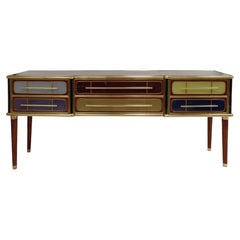 Italain Sideboard aus Massivholz und farbigem Glas, bezogen mit farbigem Glas, 1950er Jahre