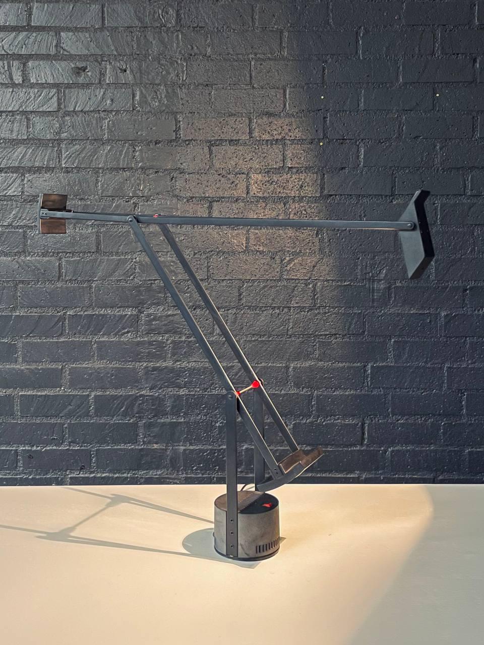 Post-Modern Italain “Tizio” Adjustable Counterbalanced Table Lamp by Richard Sapper For Sale