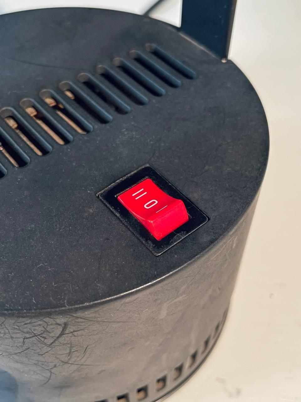 Italain “Tizio” Adjustable Counterbalanced Table Lamp by Richard Sapper For Sale 1