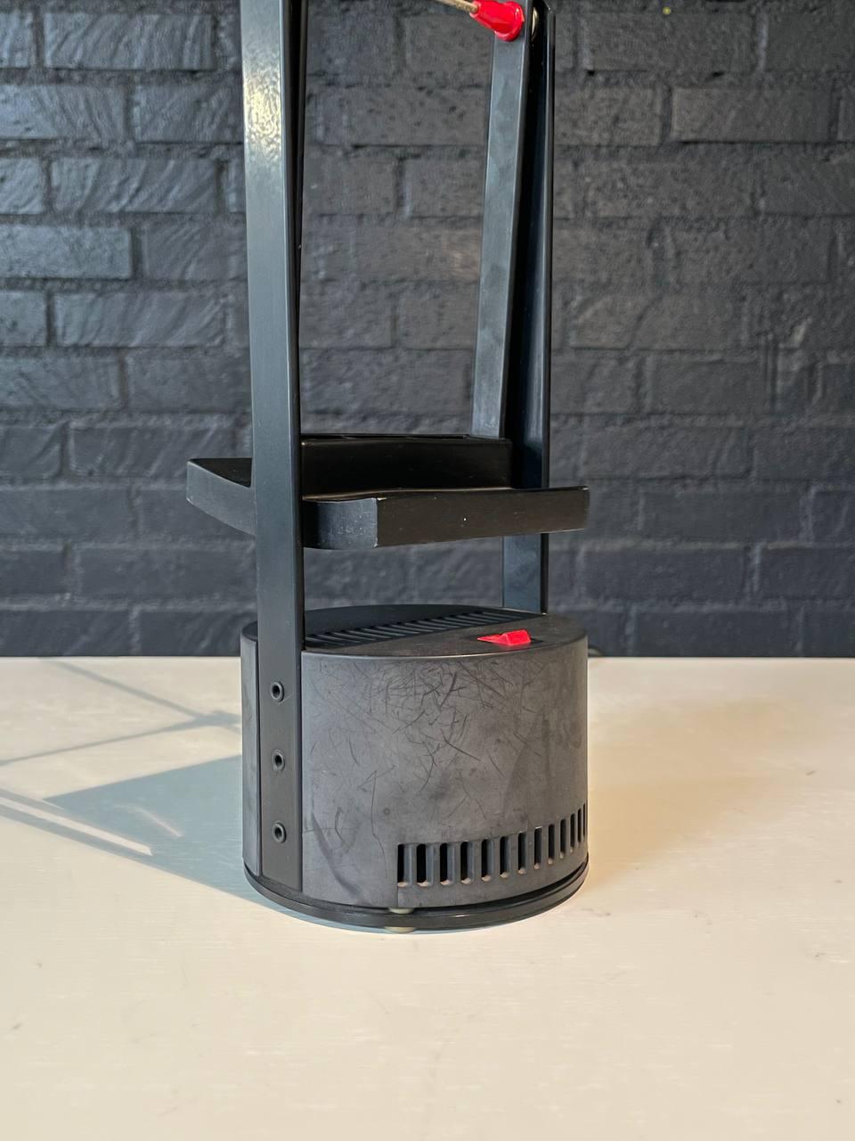 Italain “Tizio” Adjustable Counterbalanced Table Lamp by Richard Sapper For Sale 2