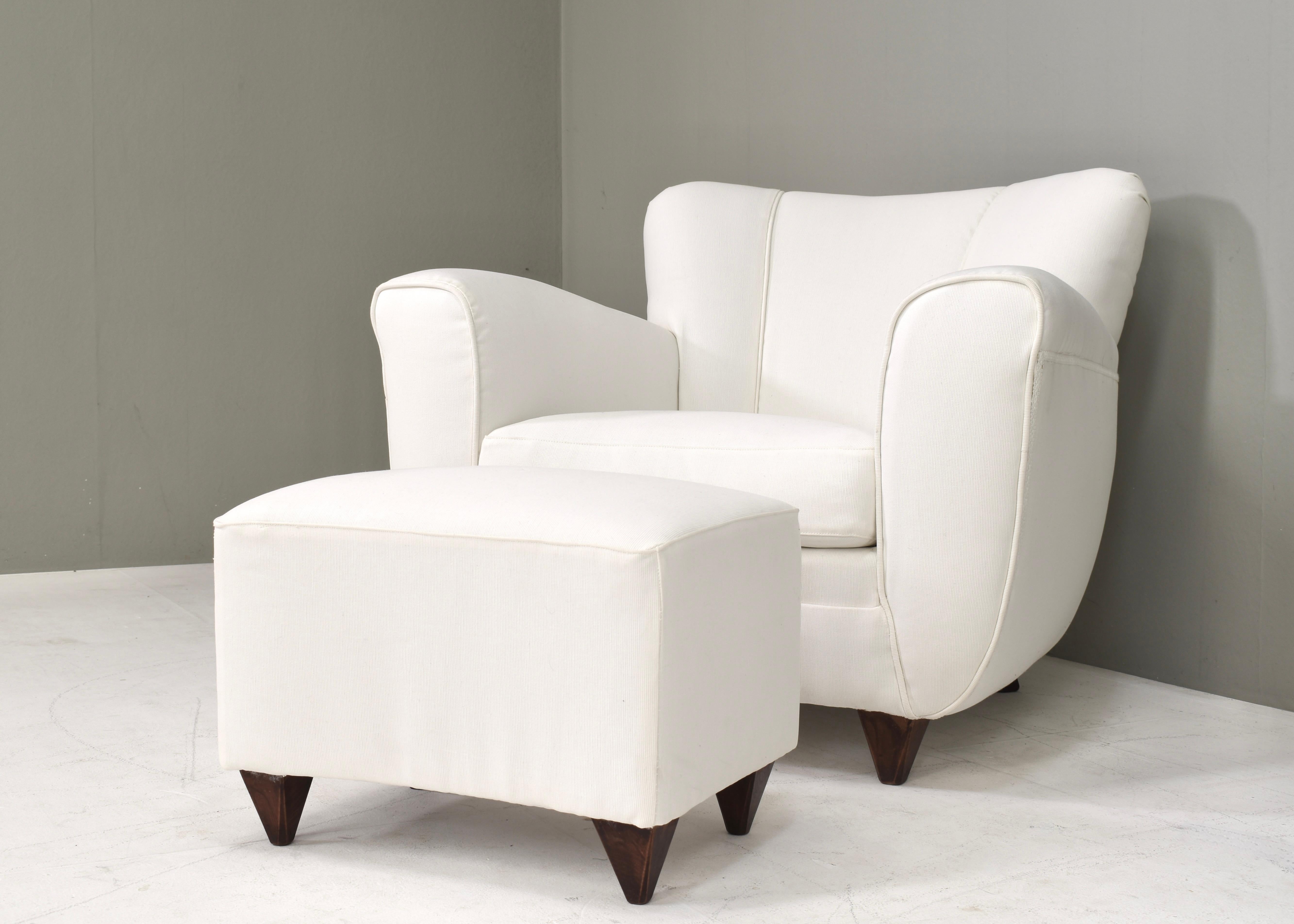 italien Fauteuil Lounge Italia avec pouf en tissu blanc crème - Italie, circa 1940s en vente