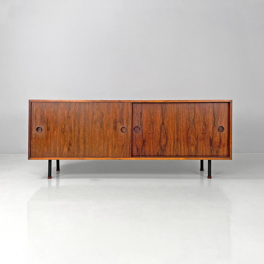 Italia mid-century modern wooden sideboard by Bernini, 1960s
Sideboard with rectangular wooden base. It has two front doors that slide on a guide and which open onto two internal spaces, the space on the left has four compartments; in the space on