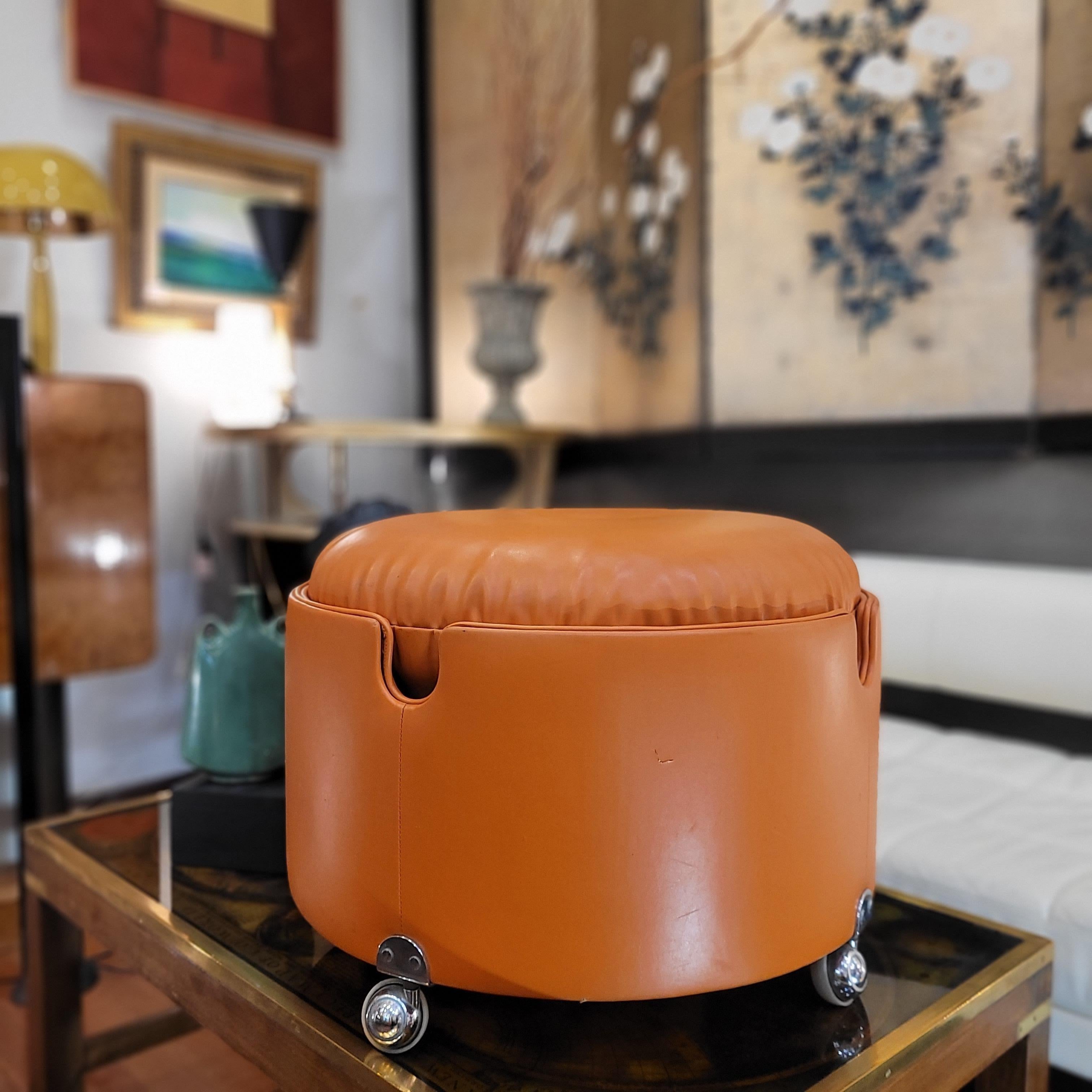 Italia Orange leather pouf Luigi Massoni for Poltrona Frau For Sale 8
