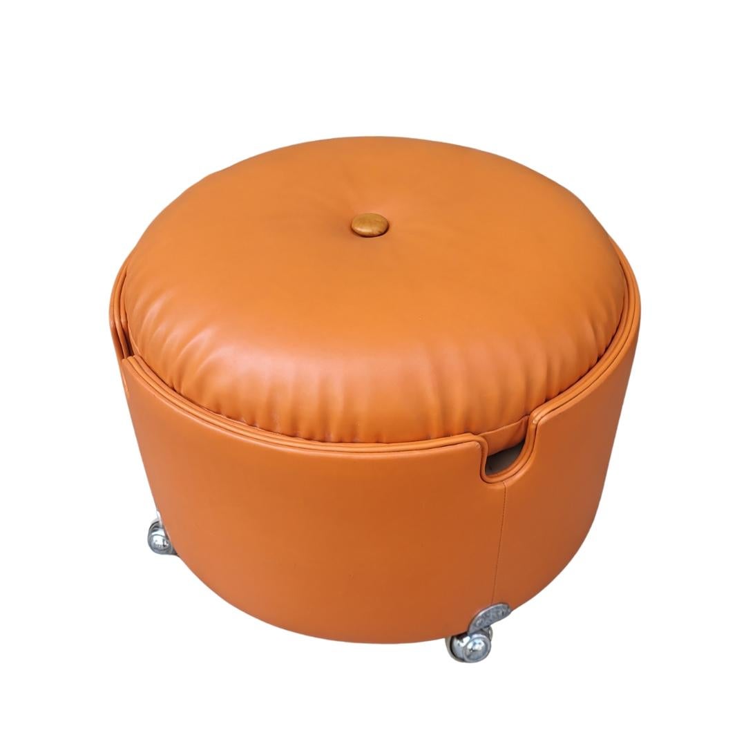 Italian Italia Orange leather pouf Luigi Massoni for Poltrona Frau For Sale