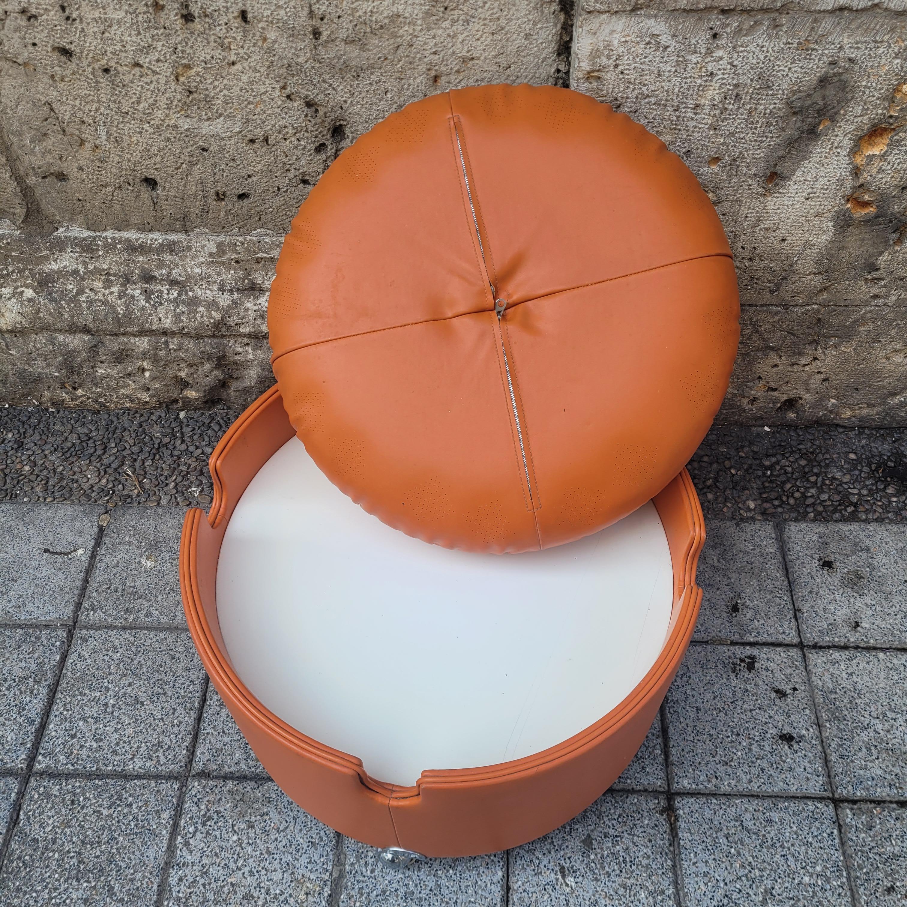 Italia Orange leather pouf Luigi Massoni for Poltrona Frau For Sale 1