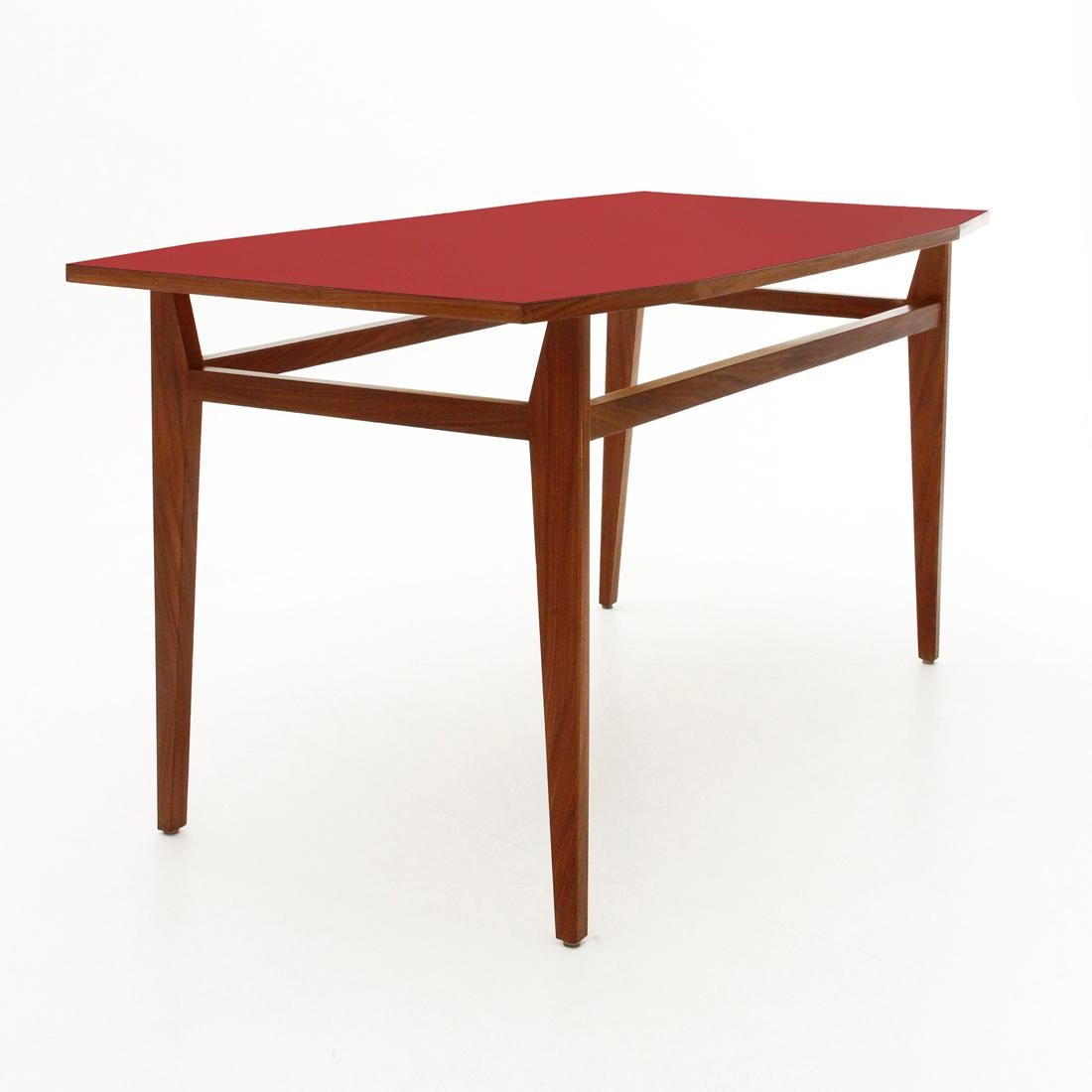 Italian-made modernist table made in the 1950s.
Solid wood structure with tapered legs.
Top veneered in wood on the edges and in red formica.
Good general condition, some signs due to normal use over time. Small ant break on the