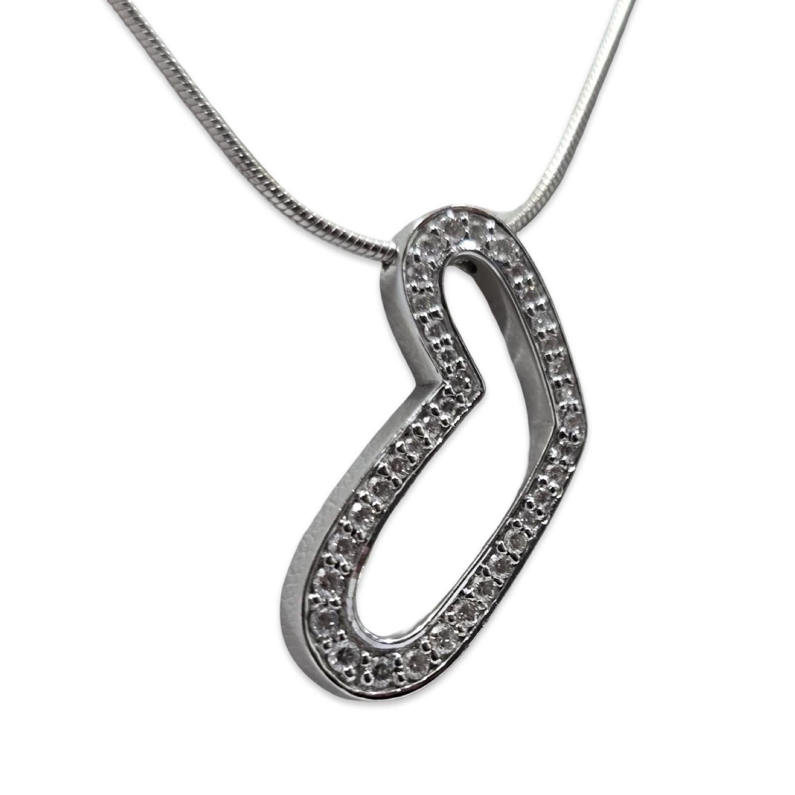 Donna Collana con ciondolo a cuore aperto con diamante da 0,74 carati in oro bianco 18 carati in vendita