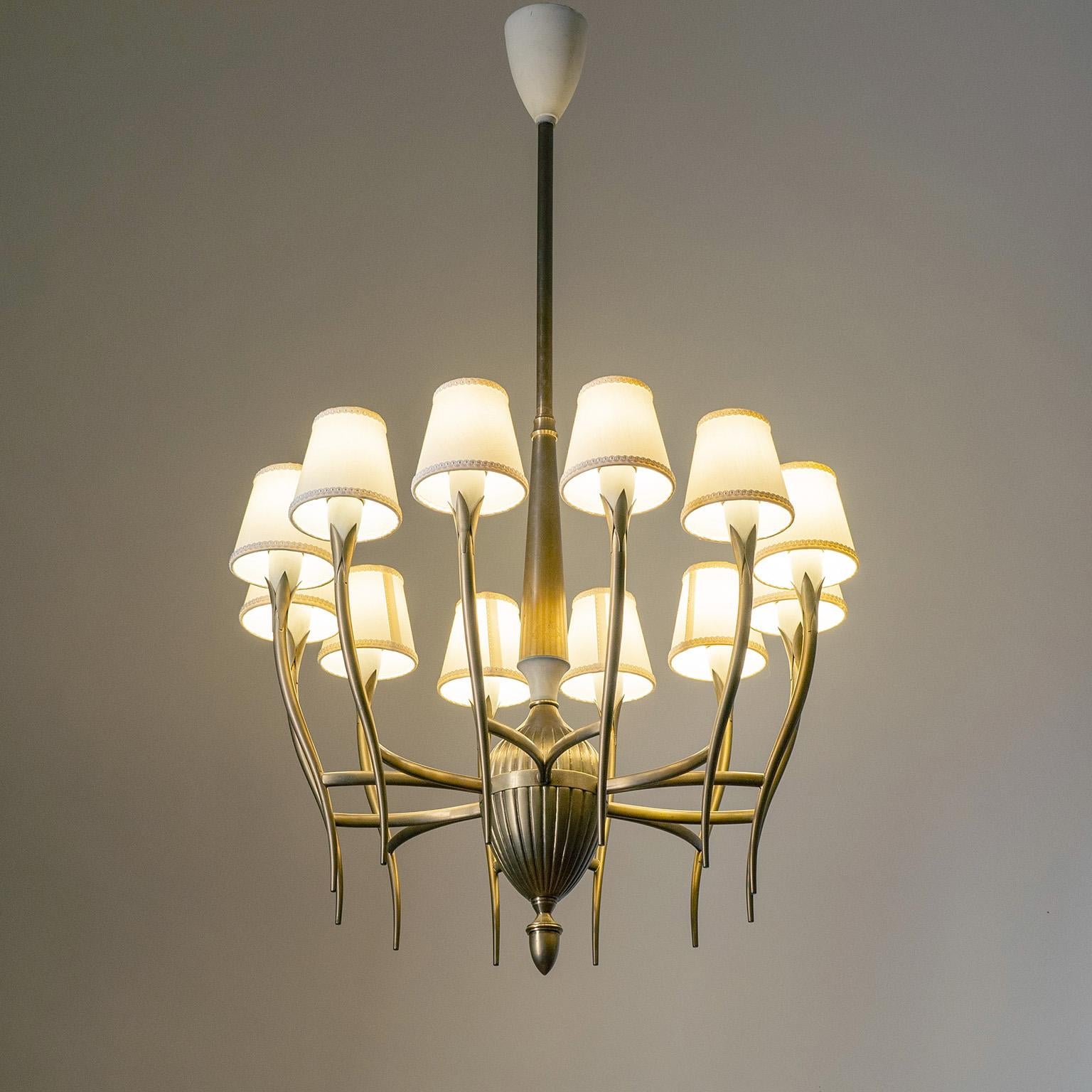 Italian 12-Arm Brass Chandelier, circa 1950 In Good Condition For Sale In Vienna, AT