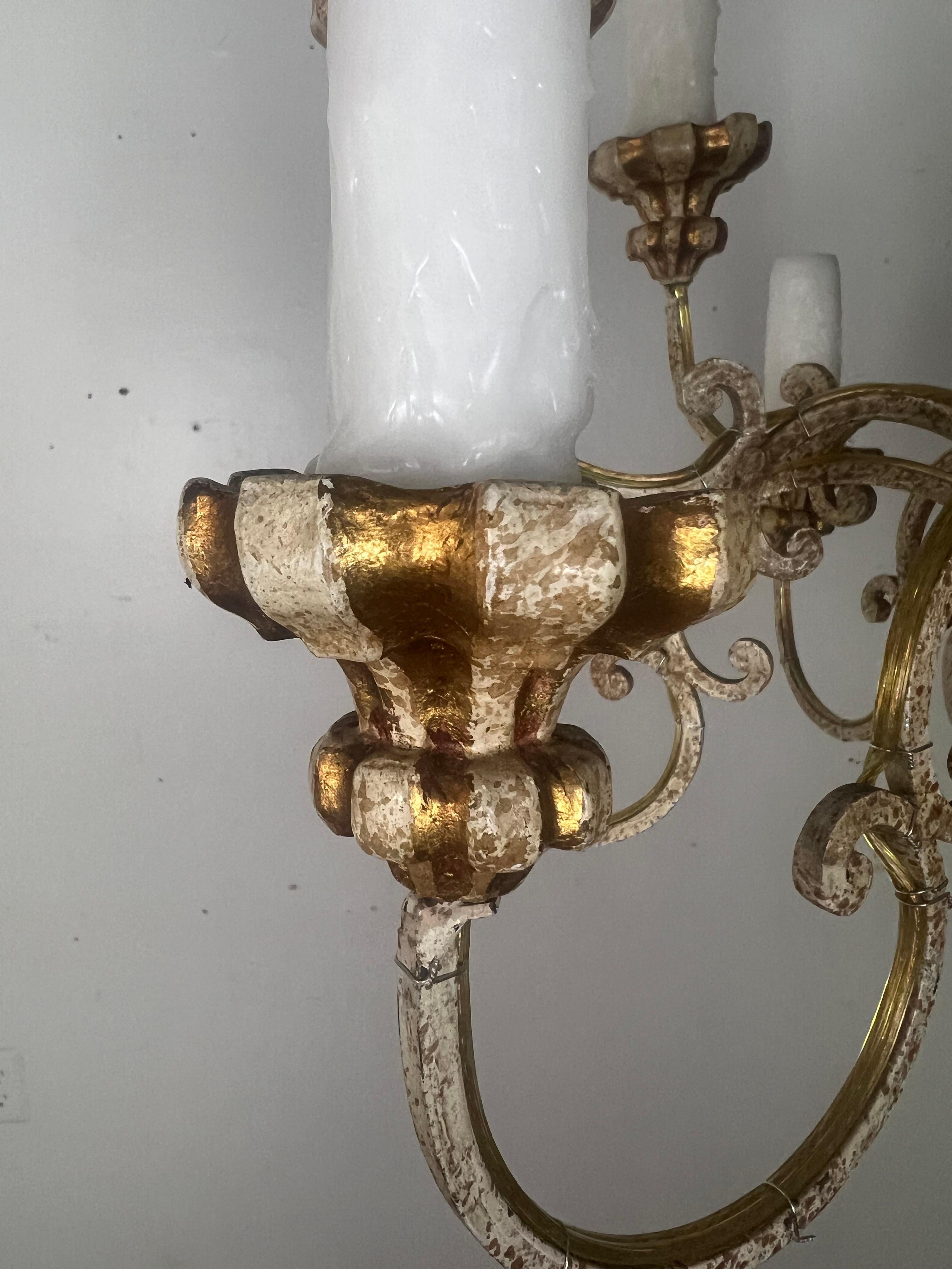 Italian (12) Light Painted & Parcel Gilt Chandelier In Distressed Condition For Sale In Los Angeles, CA