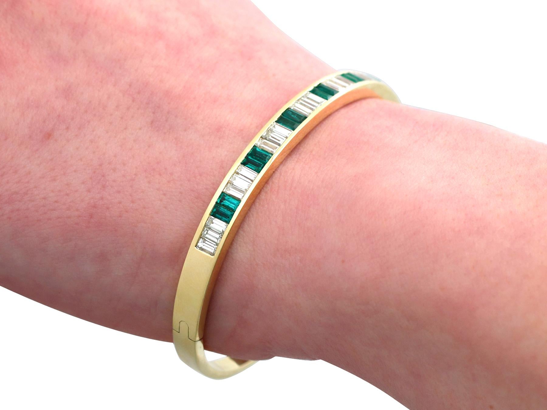 Italian 1.35 Carat Emerald 2.31 Carat Diamond Gold Bangle, circa 2000 3