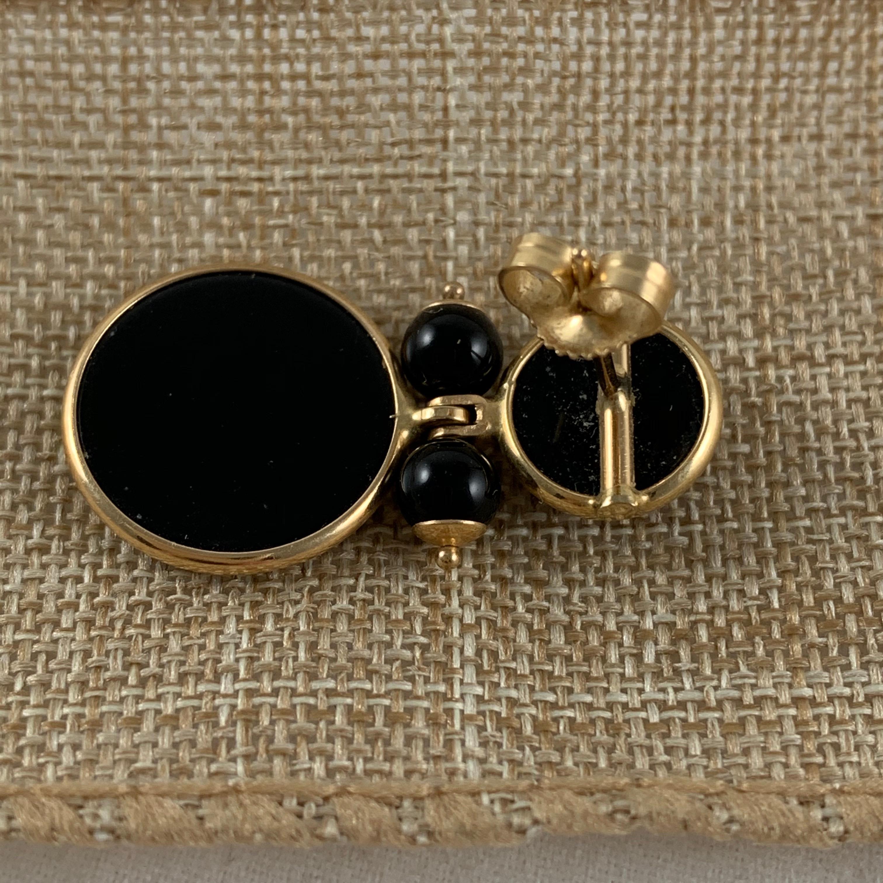 Italian 14-Karat Gold and Black Onyx Roman Armorial Intaglio Earrings For Sale 5
