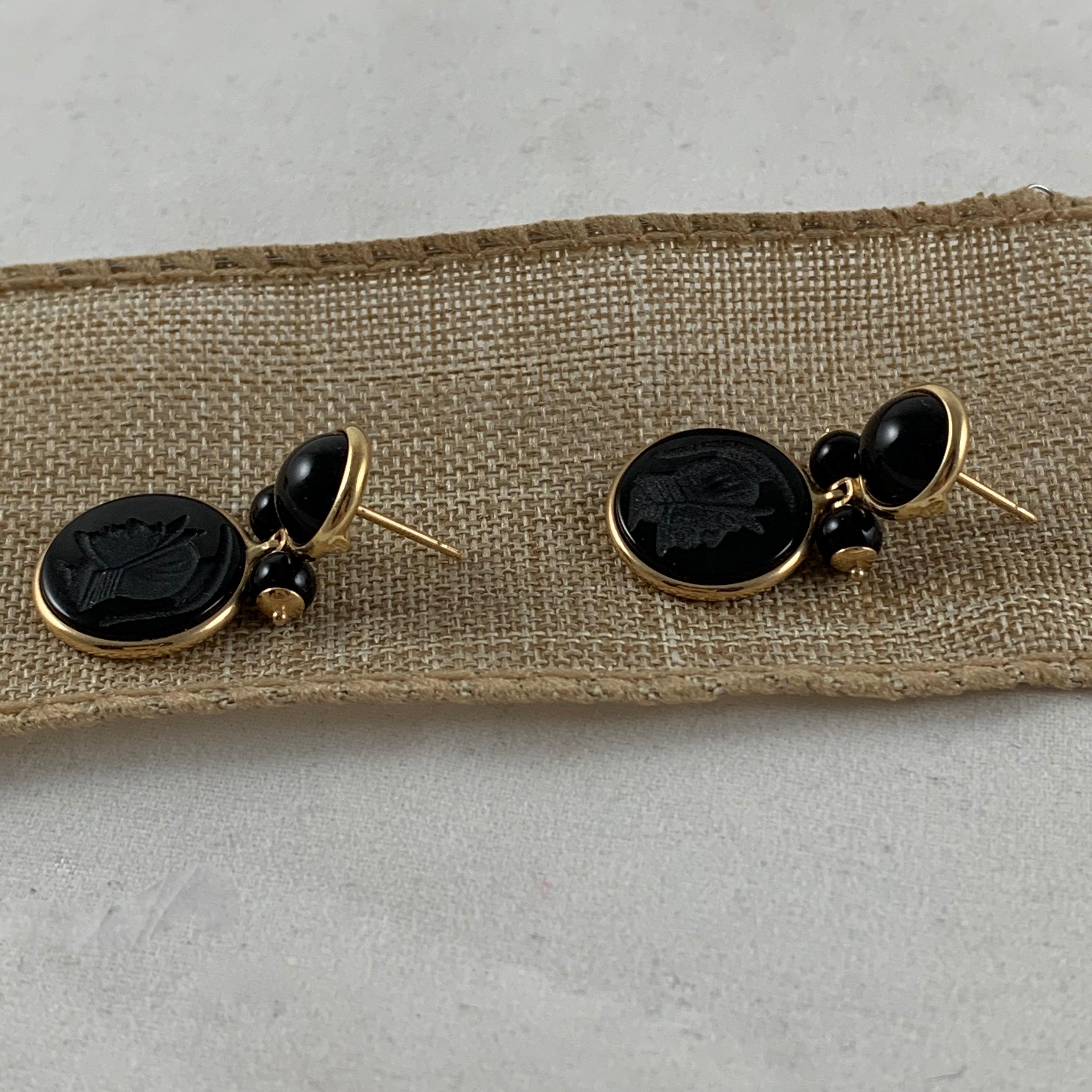 Italian 14-Karat Gold and Black Onyx Roman Armorial Intaglio Earrings For Sale 7