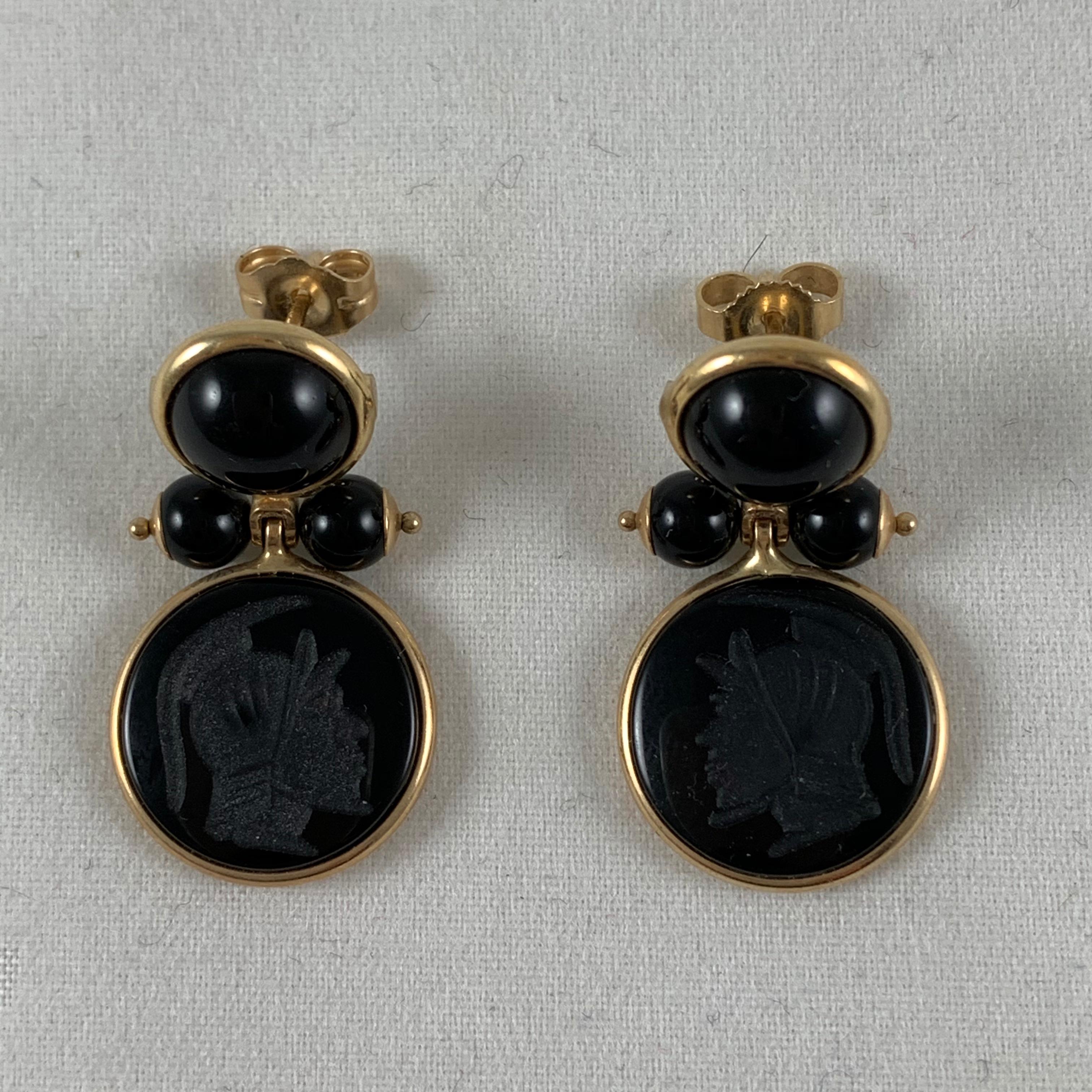 Italian 14-Karat Gold and Black Onyx Roman Armorial Intaglio Earrings For Sale 9
