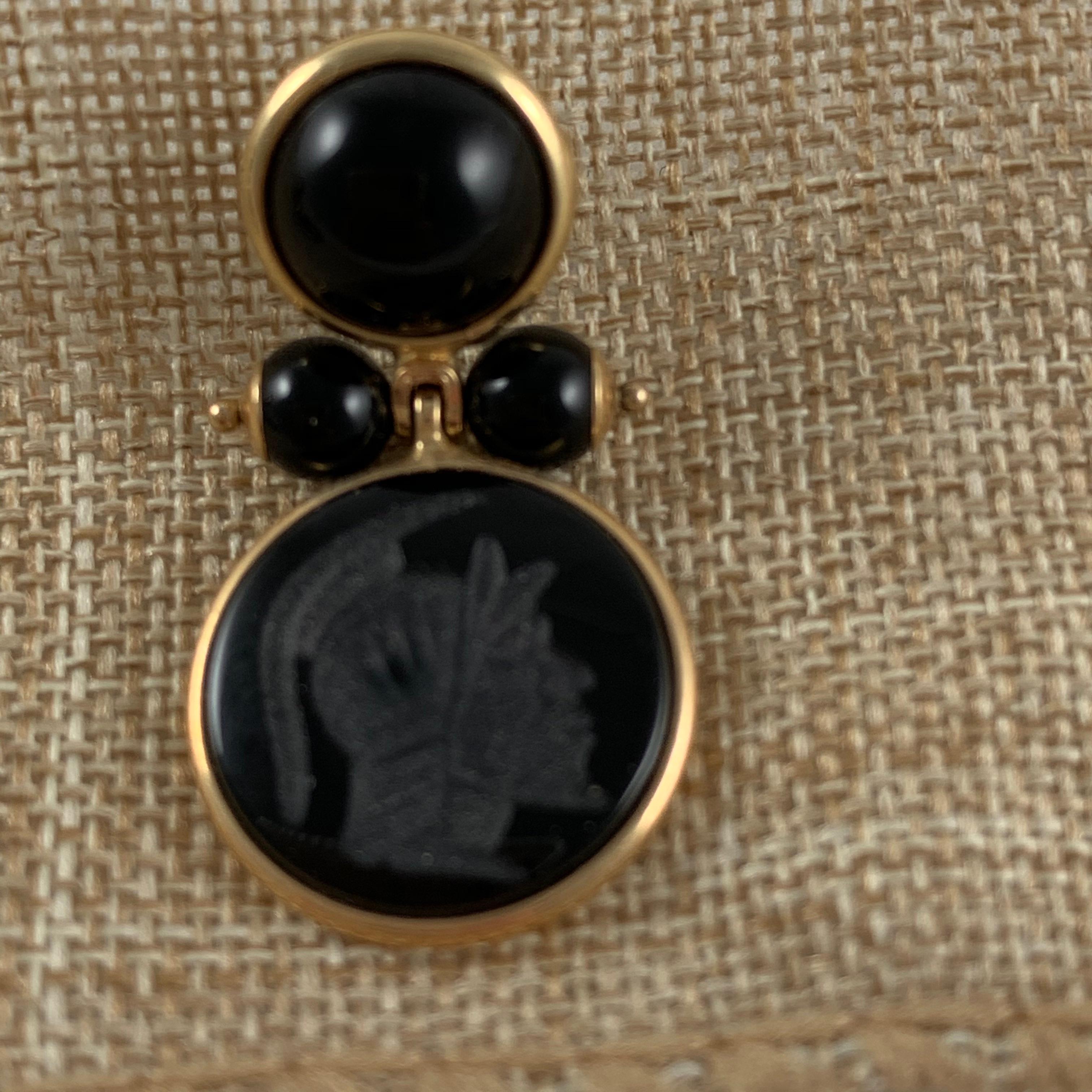 Italian 14-Karat Gold and Black Onyx Roman Armorial Intaglio Earrings In Good Condition For Sale In Philadelphia, PA