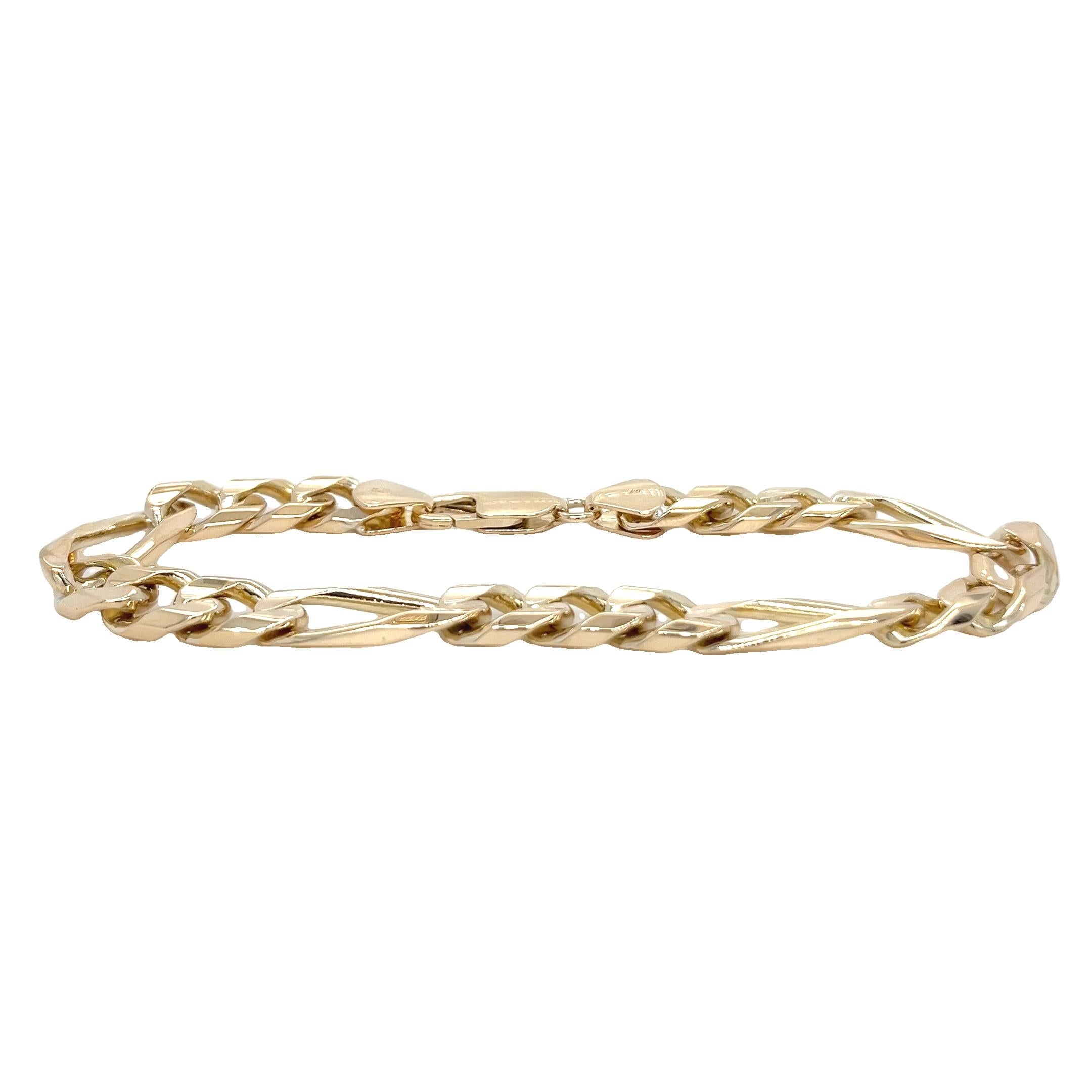 Women's or Men's Italian 14 Karat Yellow Gold 8.1mm Figaro Chain Bracelet For Sale